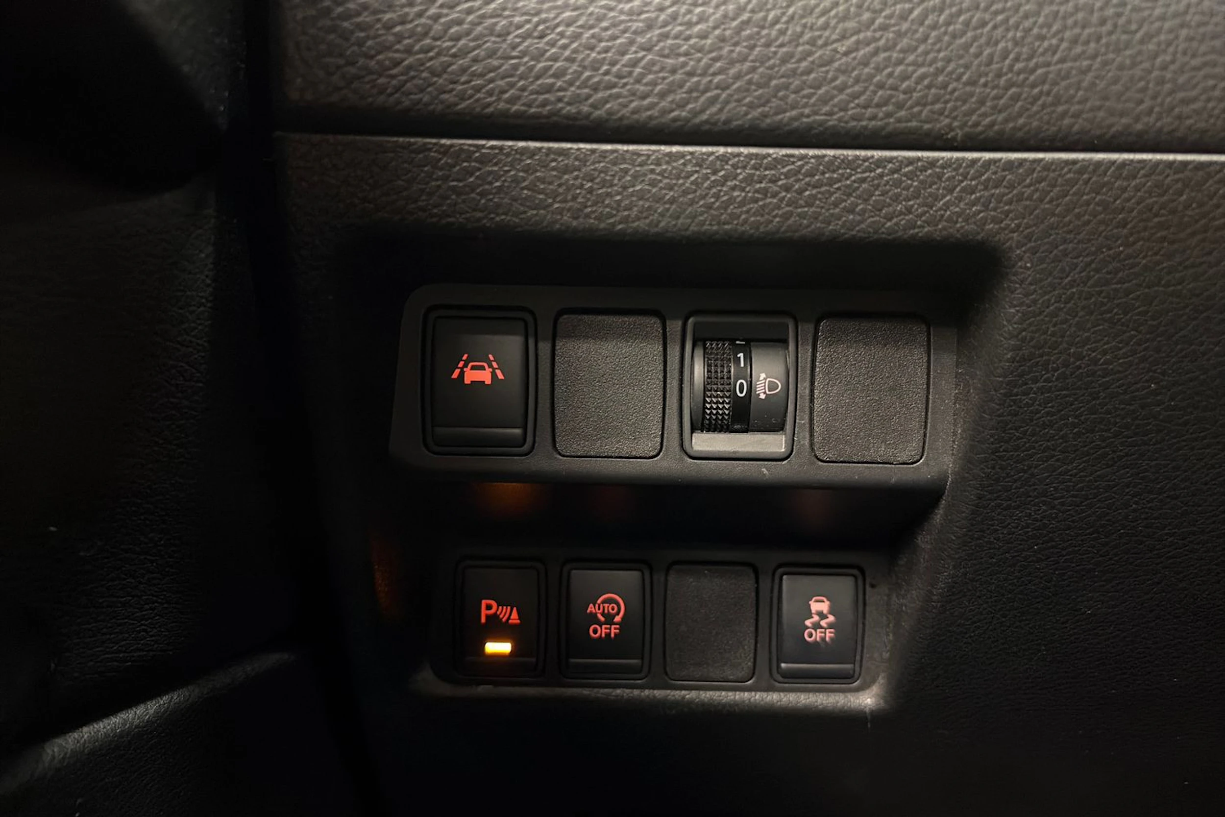 harmaa Nissan Qashqai 2016 kuva 19.
