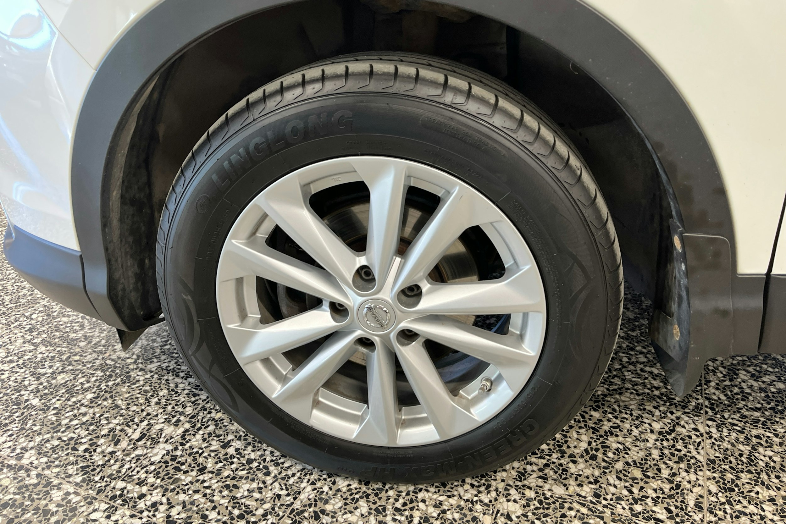 valkoinen Nissan Qashqai 2016 kuva 9.