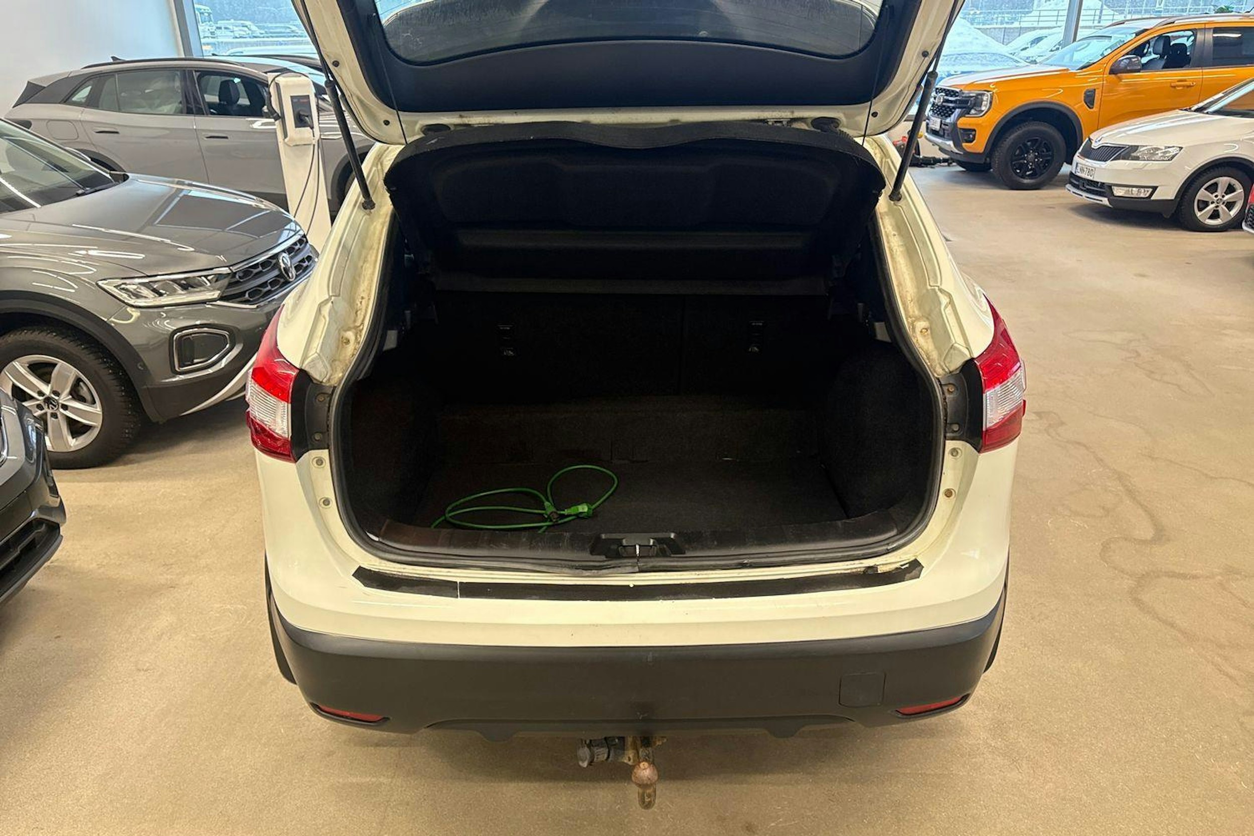 valkoinen Nissan Qashqai 2016 kuva 12.