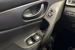 valkoinen Nissan Qashqai 2016 kuva 21.