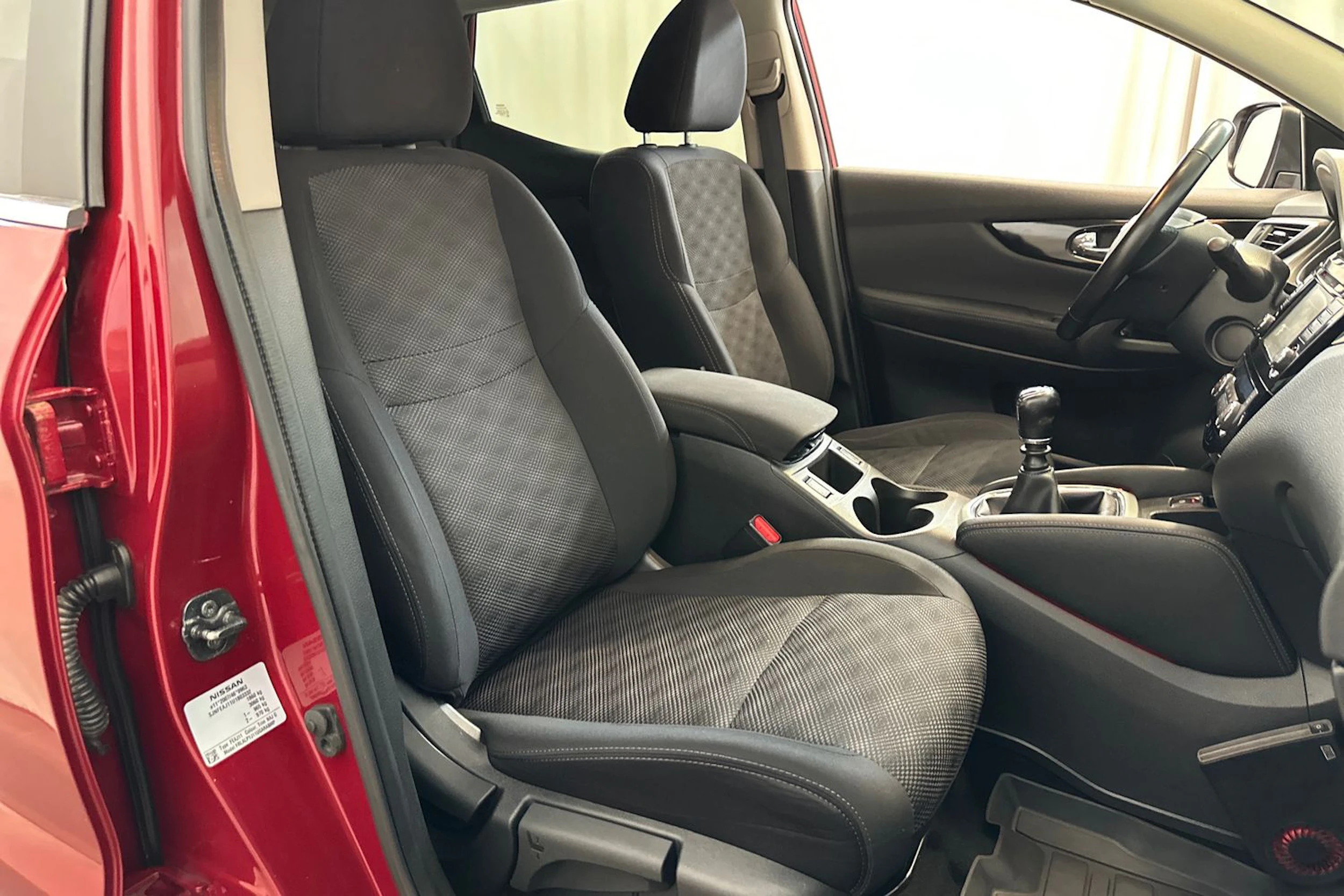 Punainen Nissan Qashqai 2017 kuva 11.