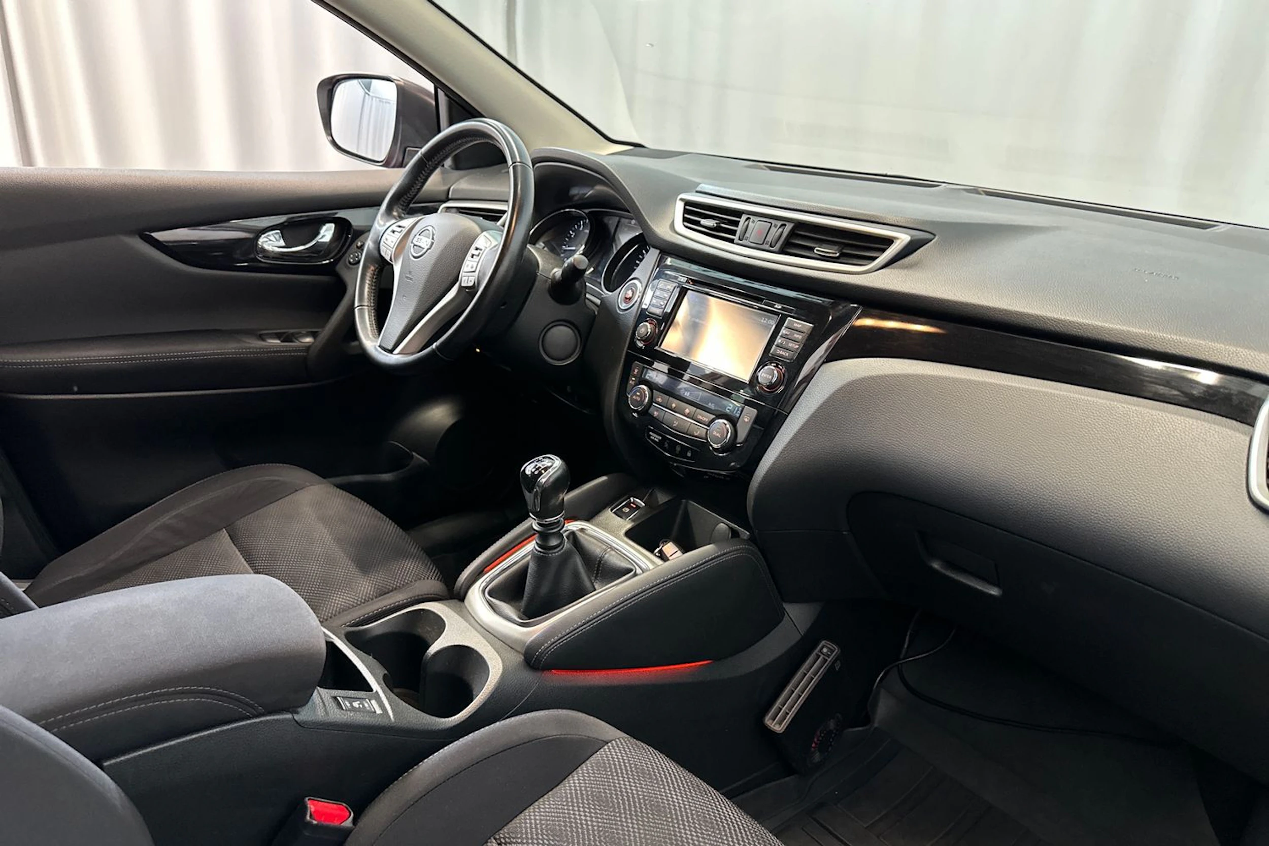 Punainen Nissan Qashqai 2017 kuva 12.