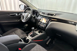 Punainen Nissan Qashqai 2017 kuva 12.