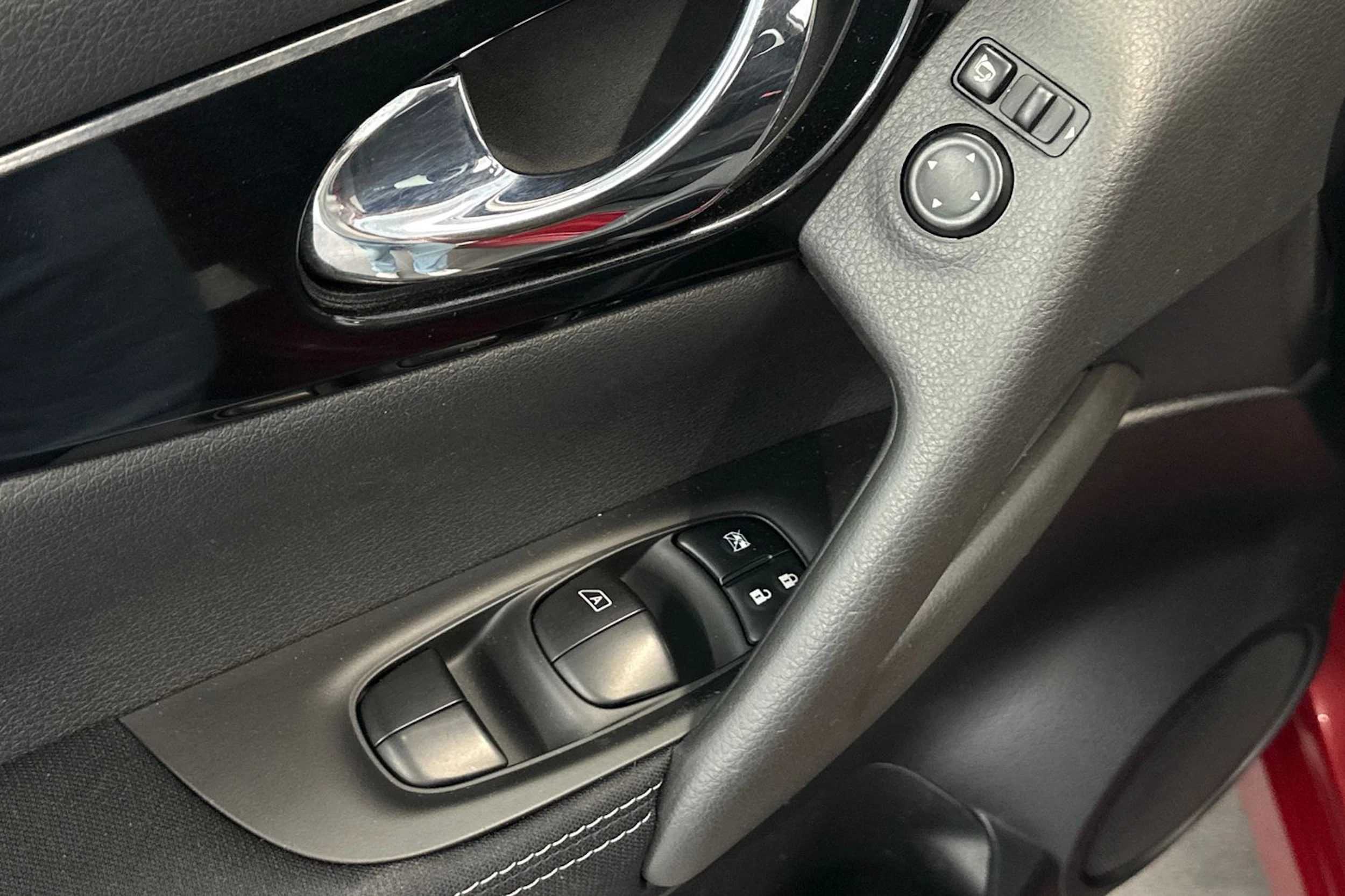 Punainen Nissan Qashqai 2017 kuva 14.