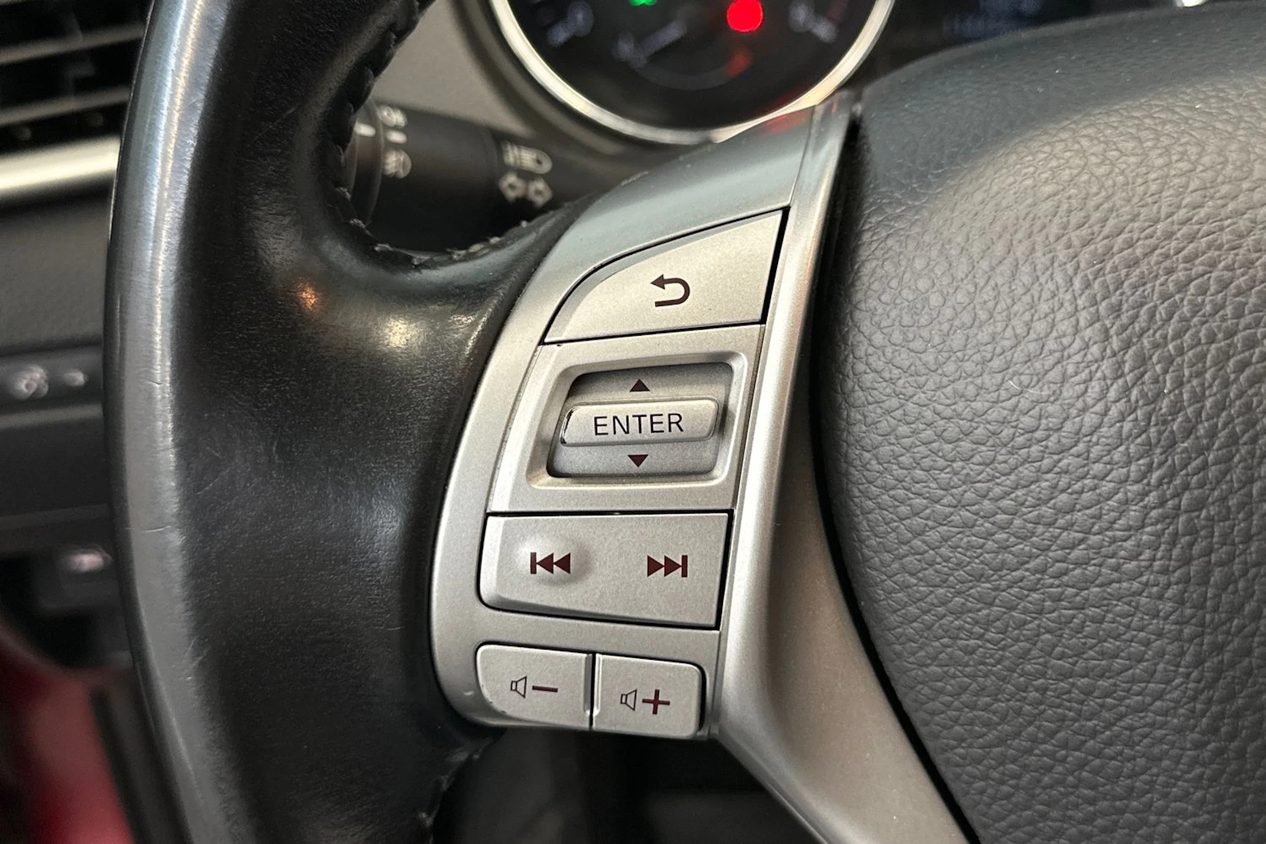 Punainen Nissan Qashqai 2017 kuva 16.