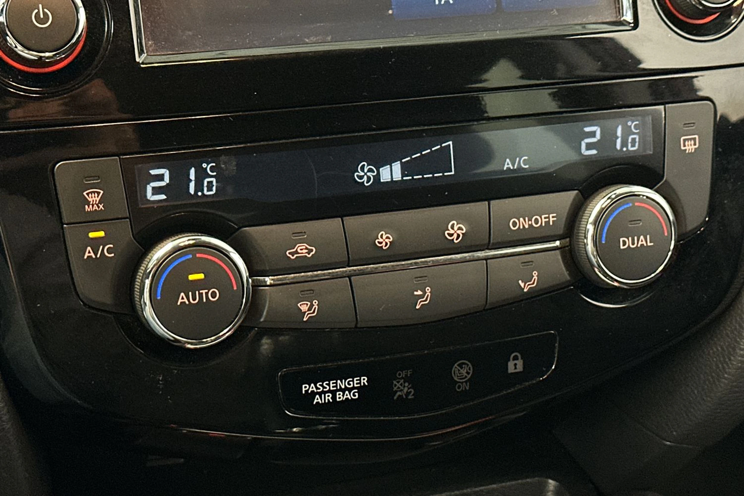 Punainen Nissan Qashqai 2017 kuva 20.