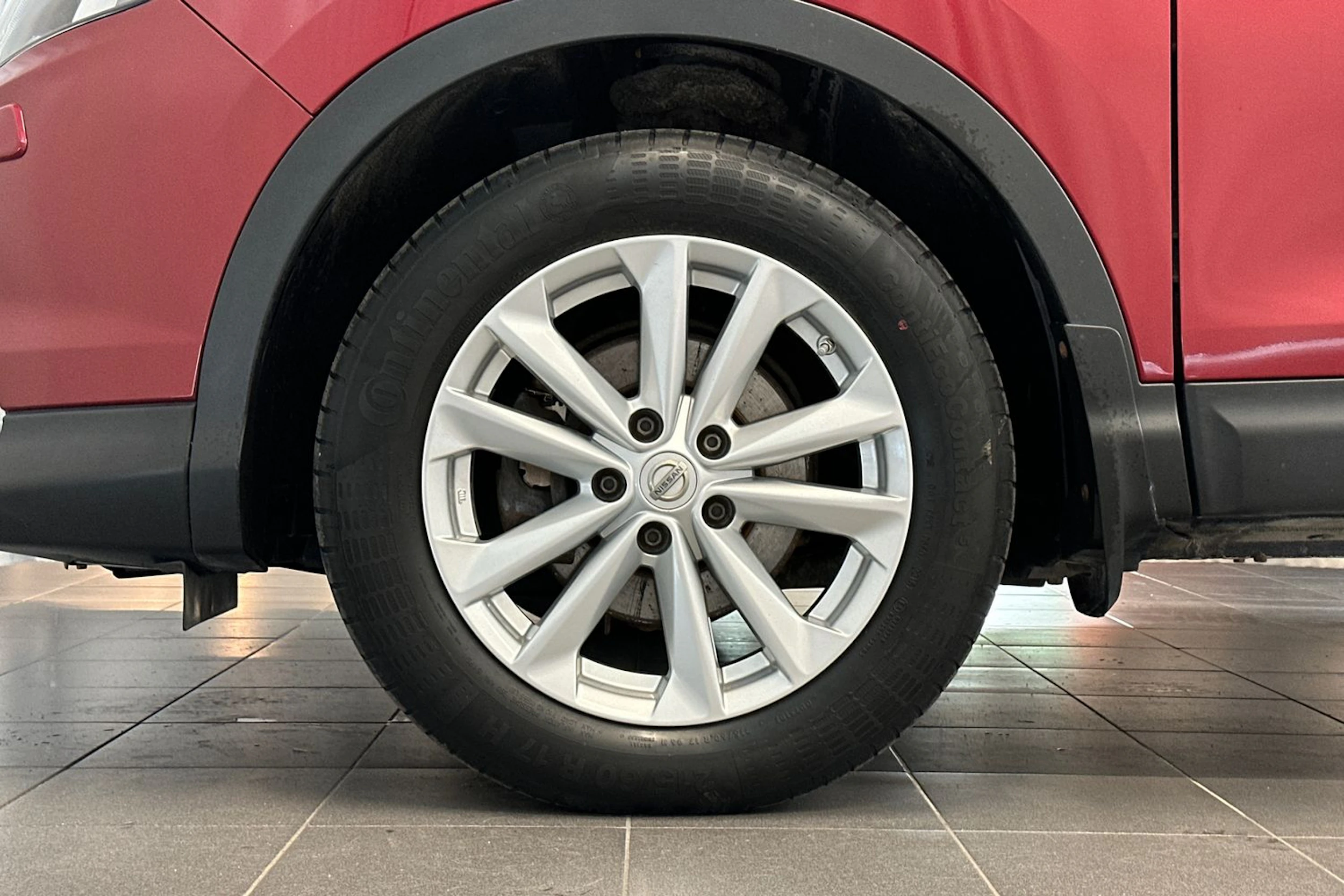 Punainen Nissan Qashqai 2017 kuva 24.