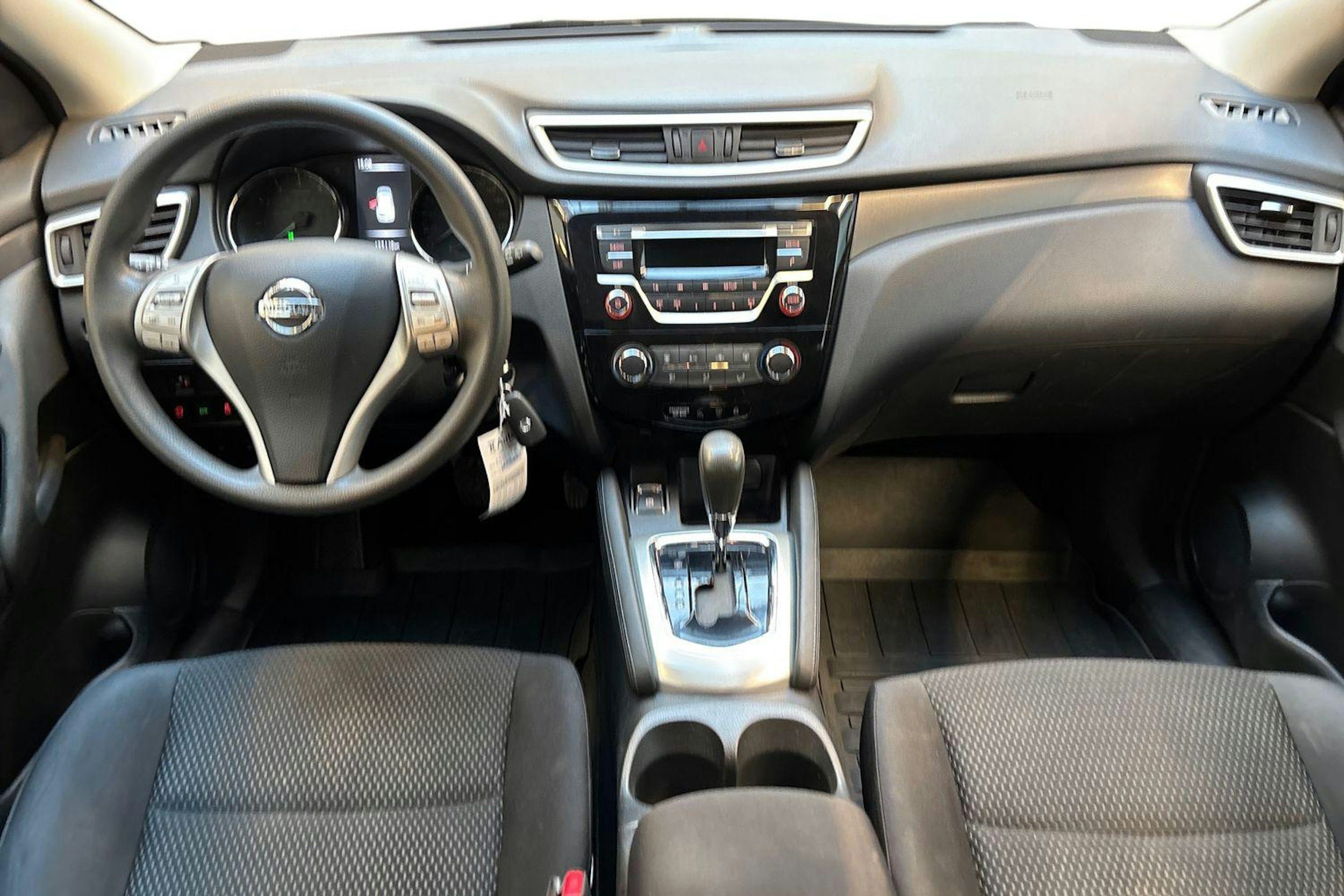valkoinen Nissan Qashqai 2017 kuva 9.