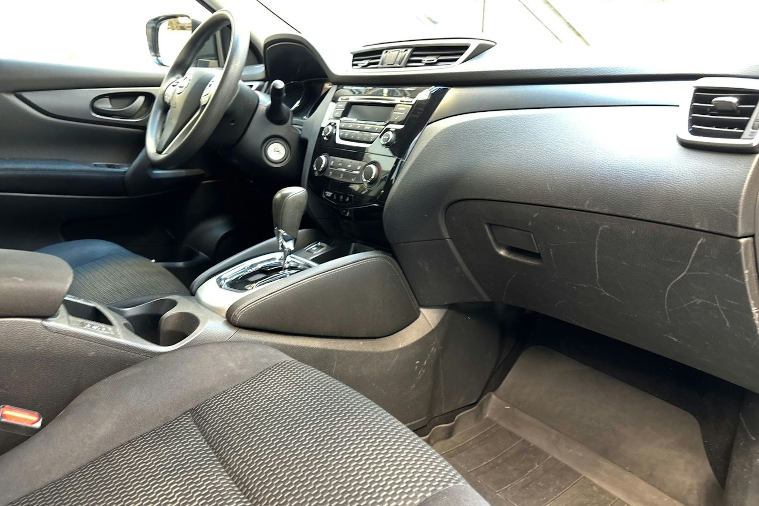 valkoinen Nissan Qashqai 2017 kuva 21.