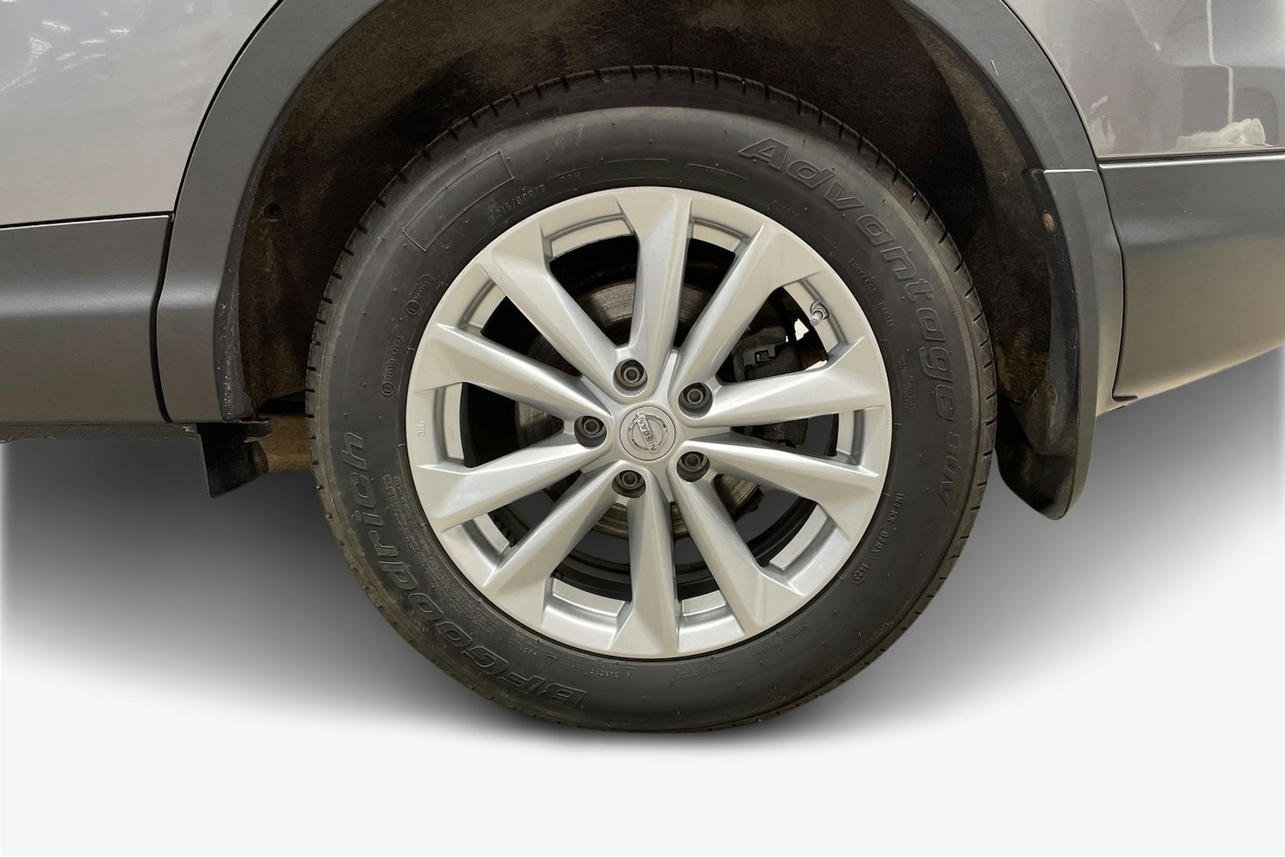 harmaa Nissan Qashqai 2017 kuva 11.