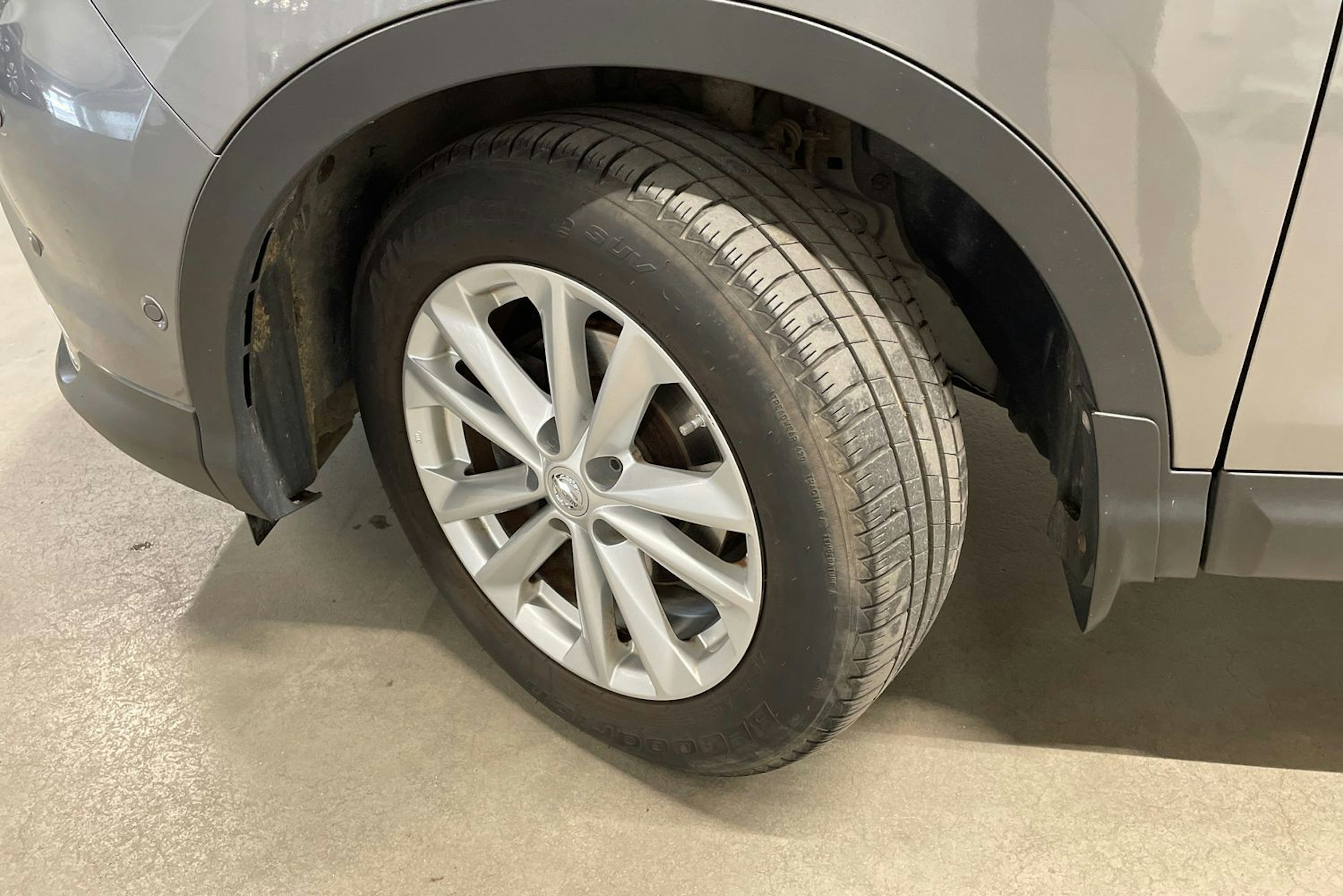 harmaa Nissan Qashqai 2017 kuva 13.