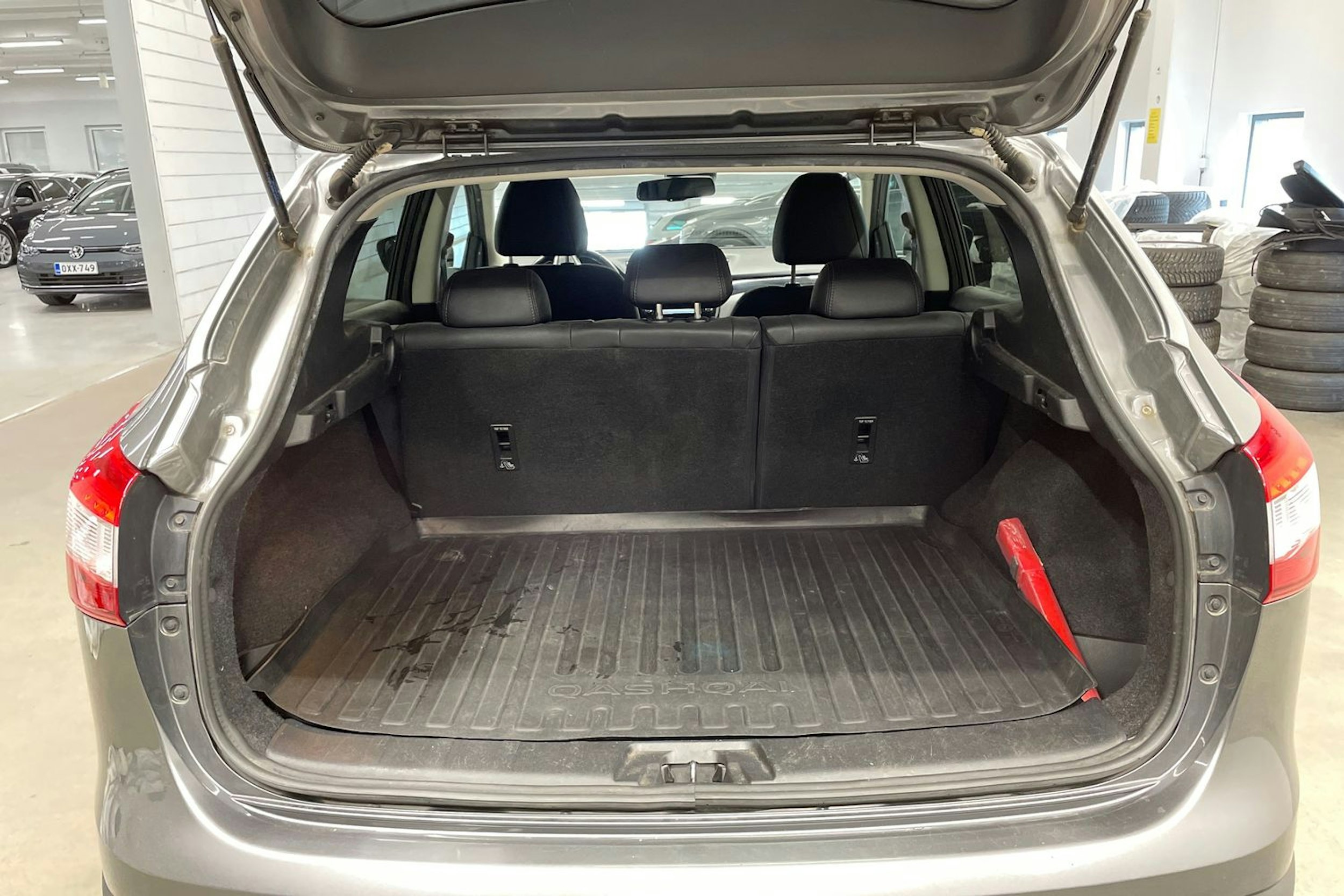 harmaa Nissan Qashqai 2017 kuva 15.