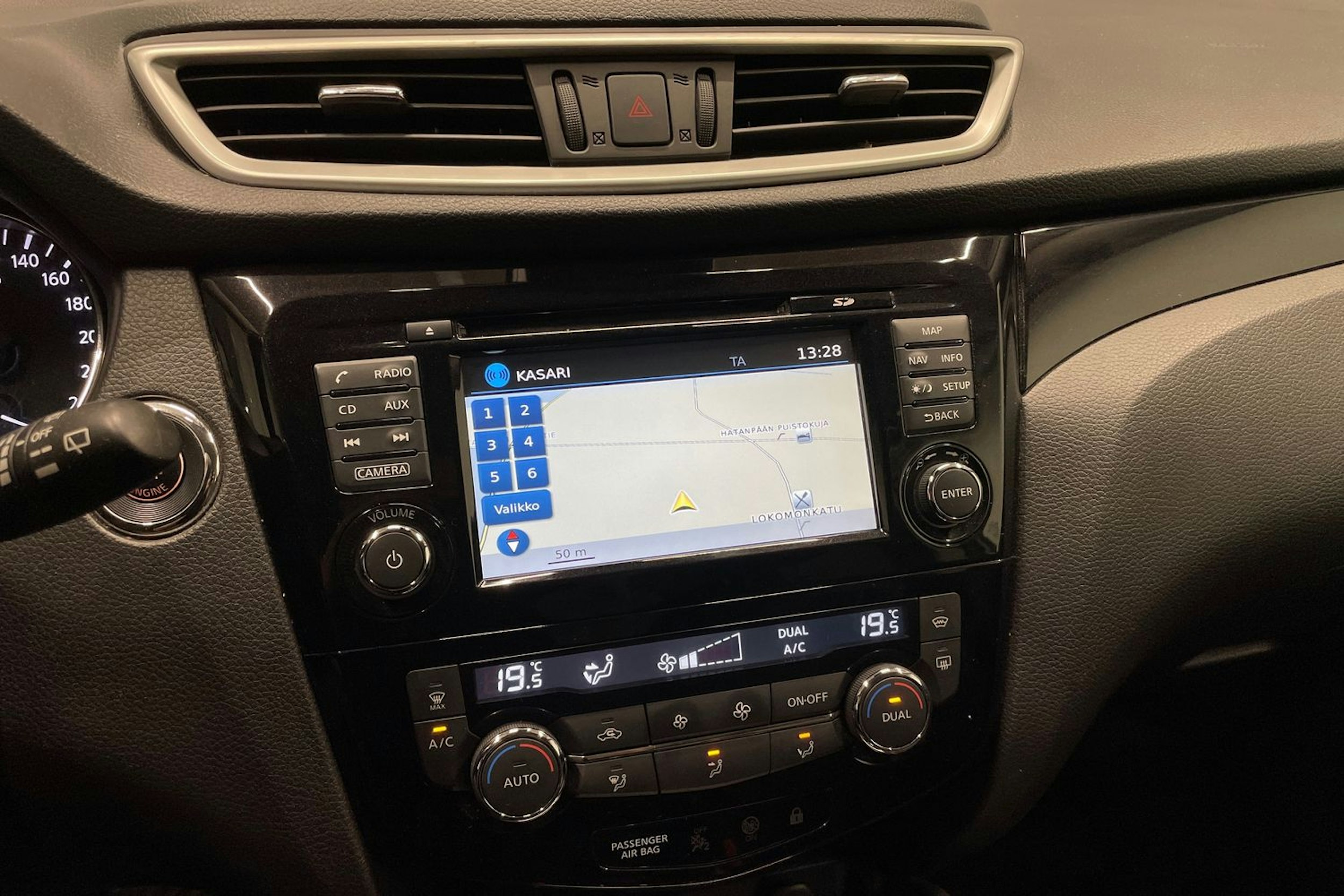 harmaa Nissan Qashqai 2017 kuva 17.
