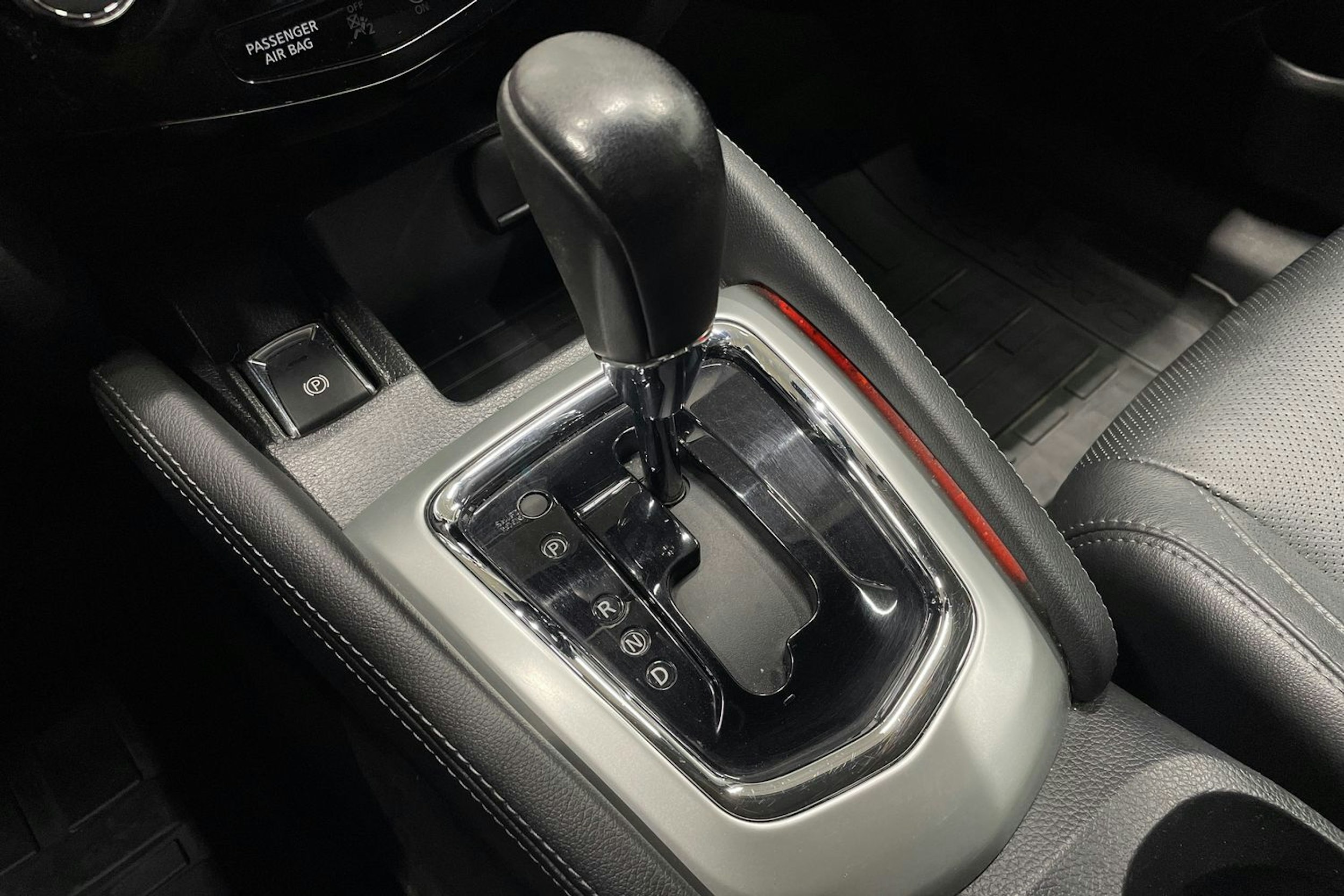 harmaa Nissan Qashqai 2017 kuva 19.