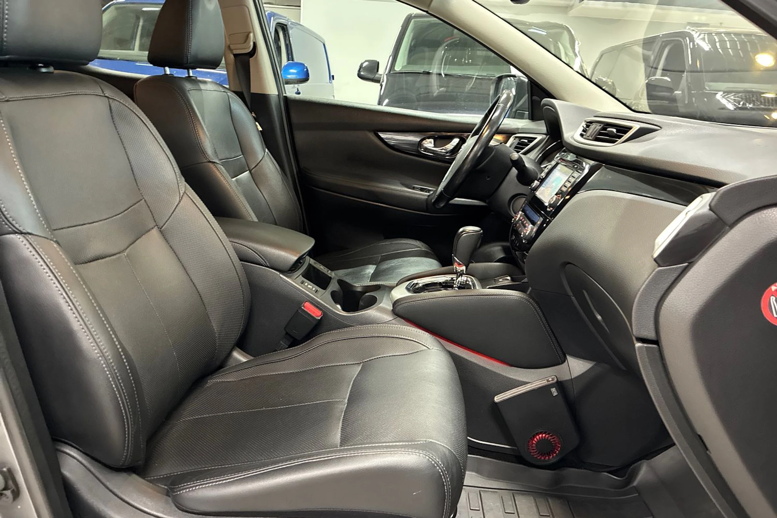 Harmaa Nissan Qashqai 2017 kuva 30.