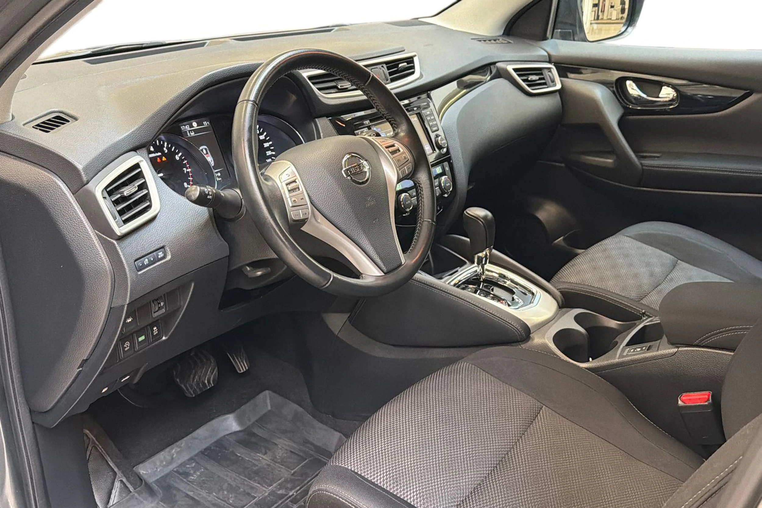 harmaa Nissan Qashqai 2017 kuva 8.
