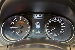 harmaa Nissan Qashqai 2017 kuva 15.