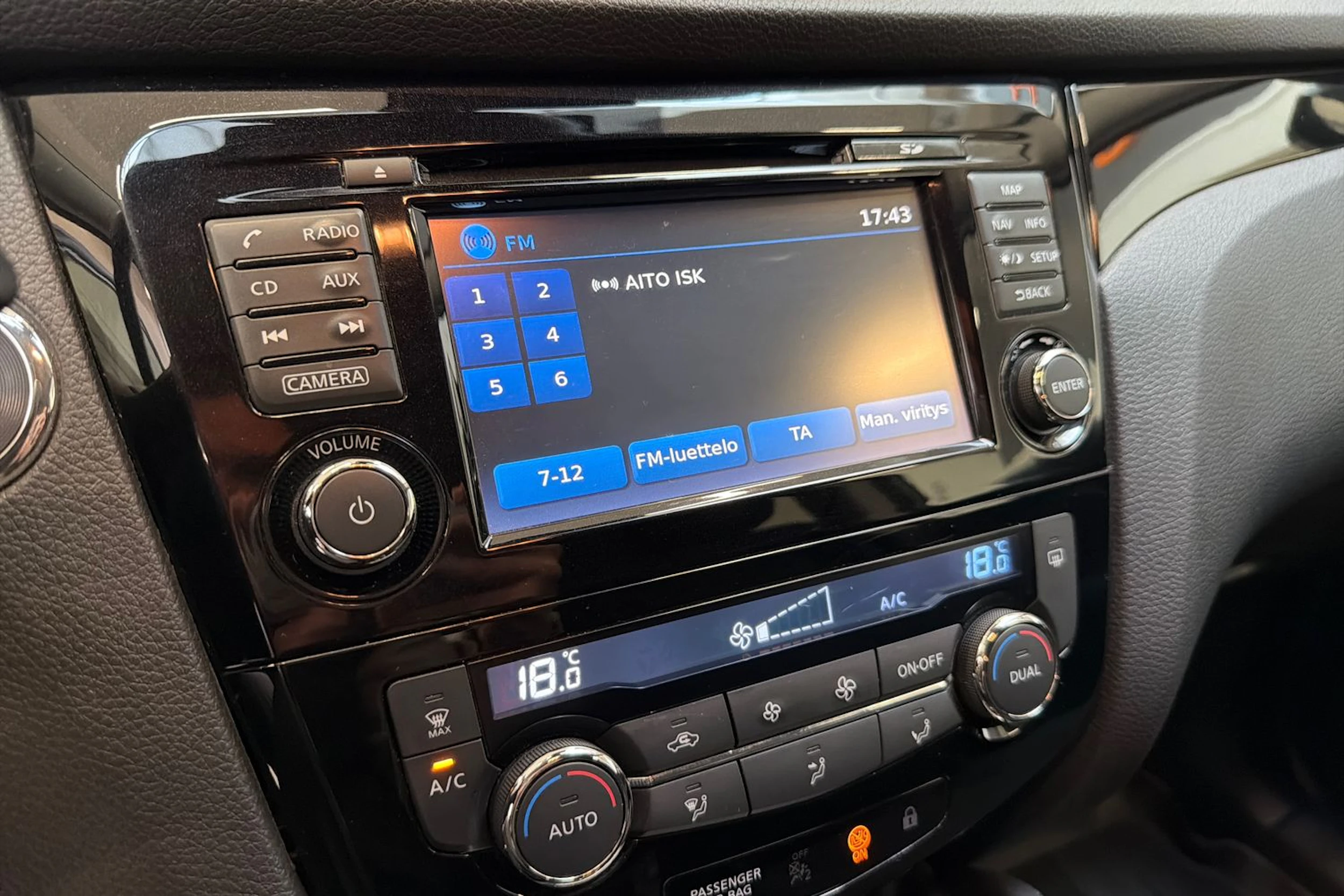 harmaa Nissan Qashqai 2017 kuva 18.