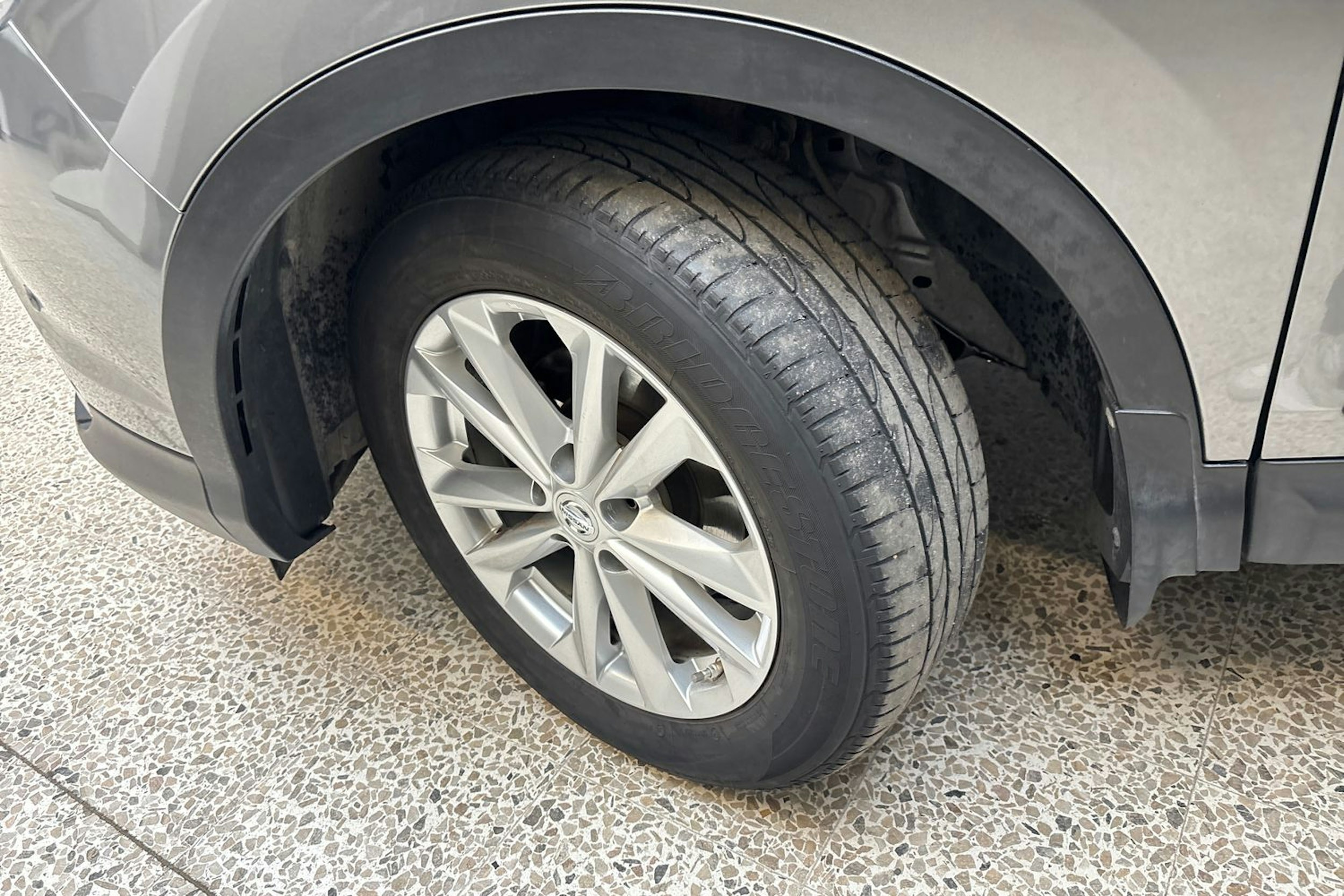harmaa Nissan Qashqai 2017 kuva 13.