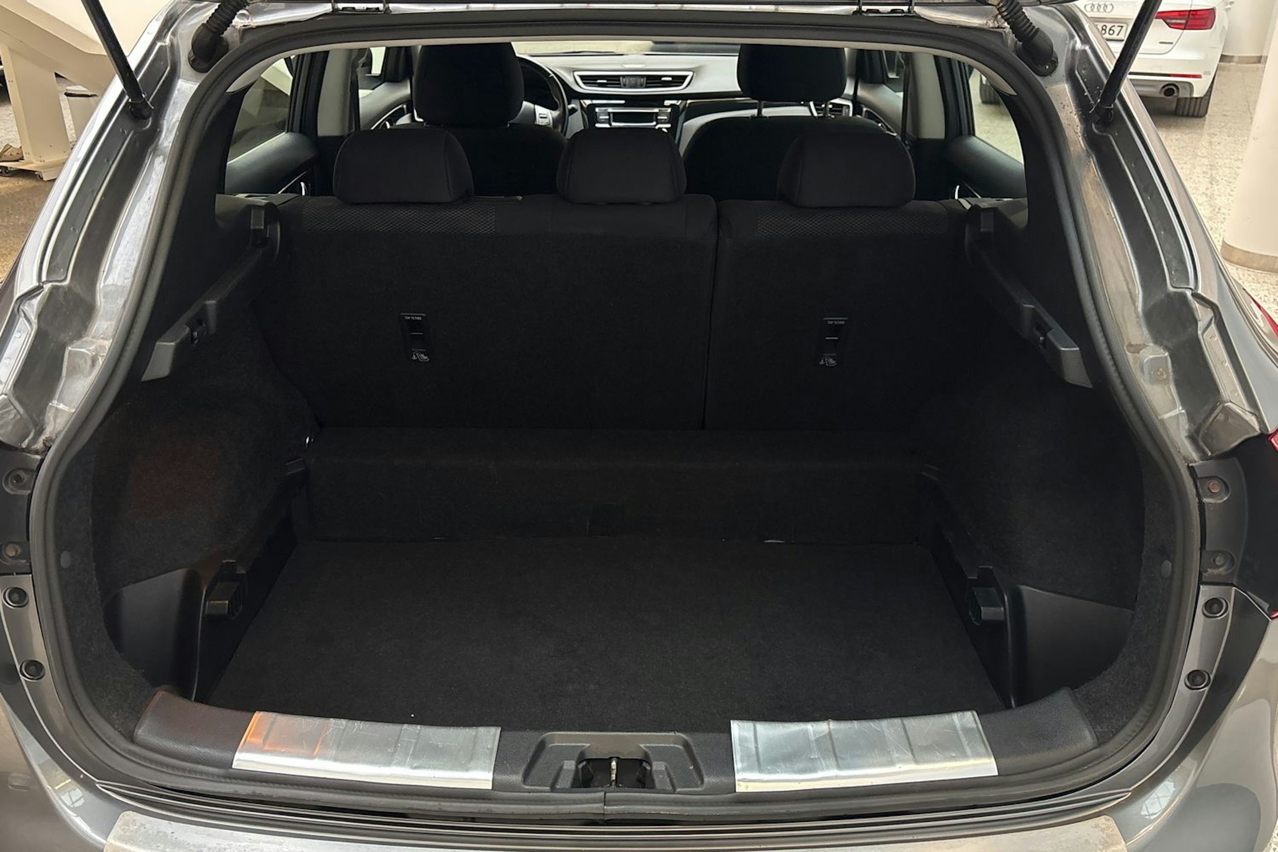 harmaa Nissan Qashqai 2017 kuva 14.