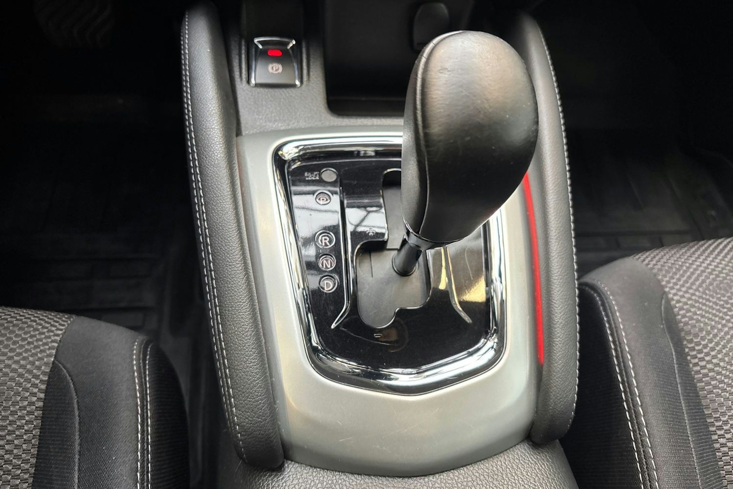 harmaa Nissan Qashqai 2017 kuva 21.