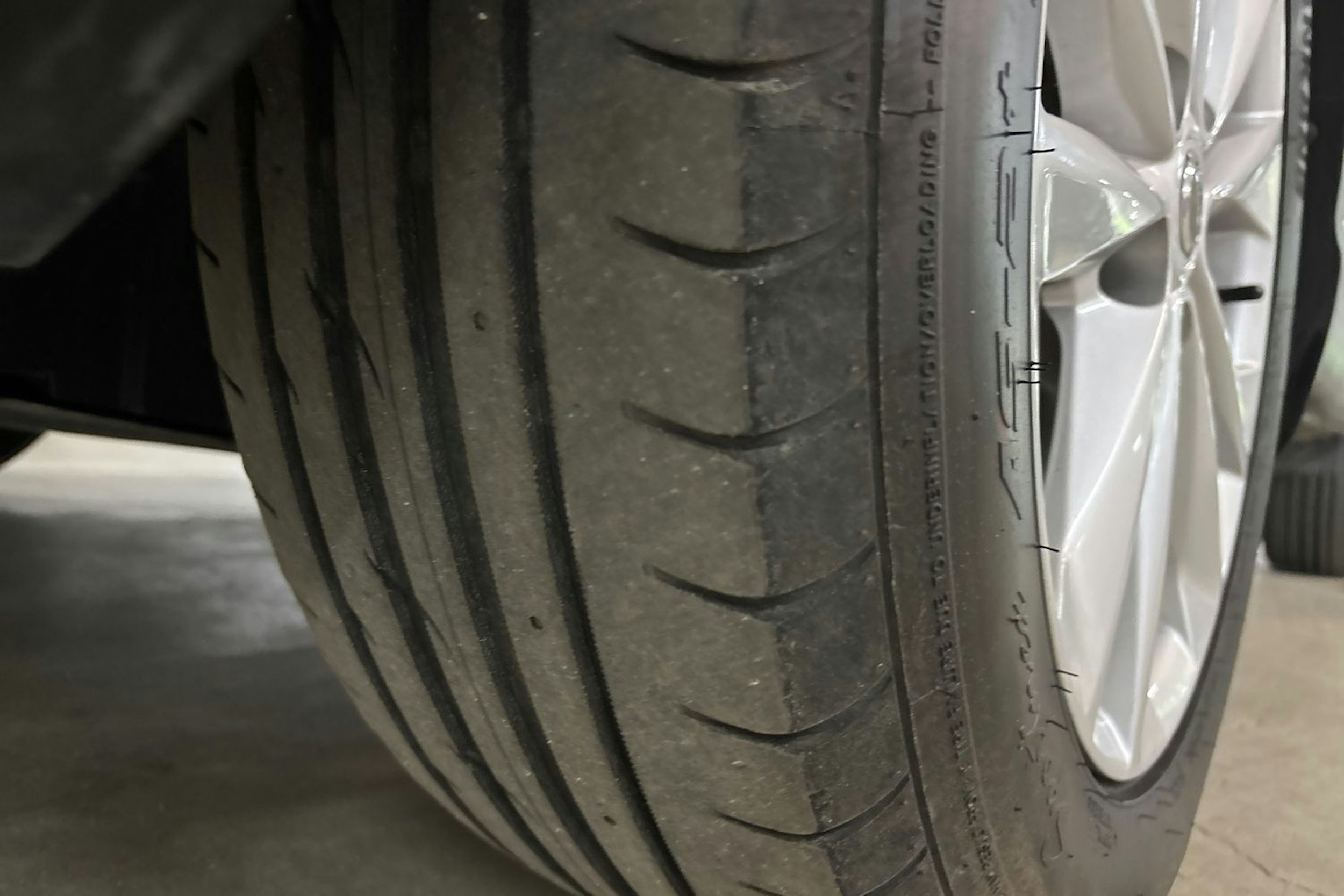 Punainen Nissan Qashqai 2017 kuva 13.