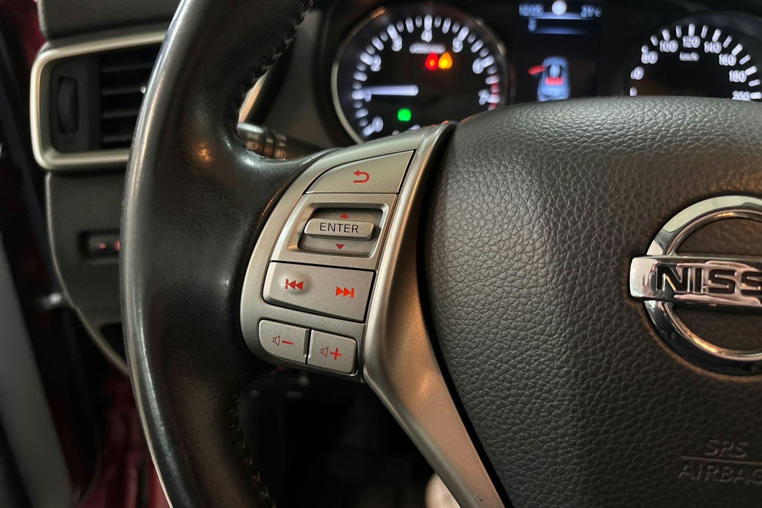 Punainen Nissan Qashqai 2017 kuva 16.