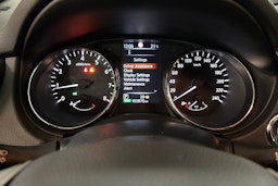 Punainen Nissan Qashqai 2017 kuva 18.