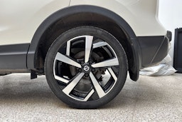 valkoinen Nissan Qashqai 2017 kuva 9.