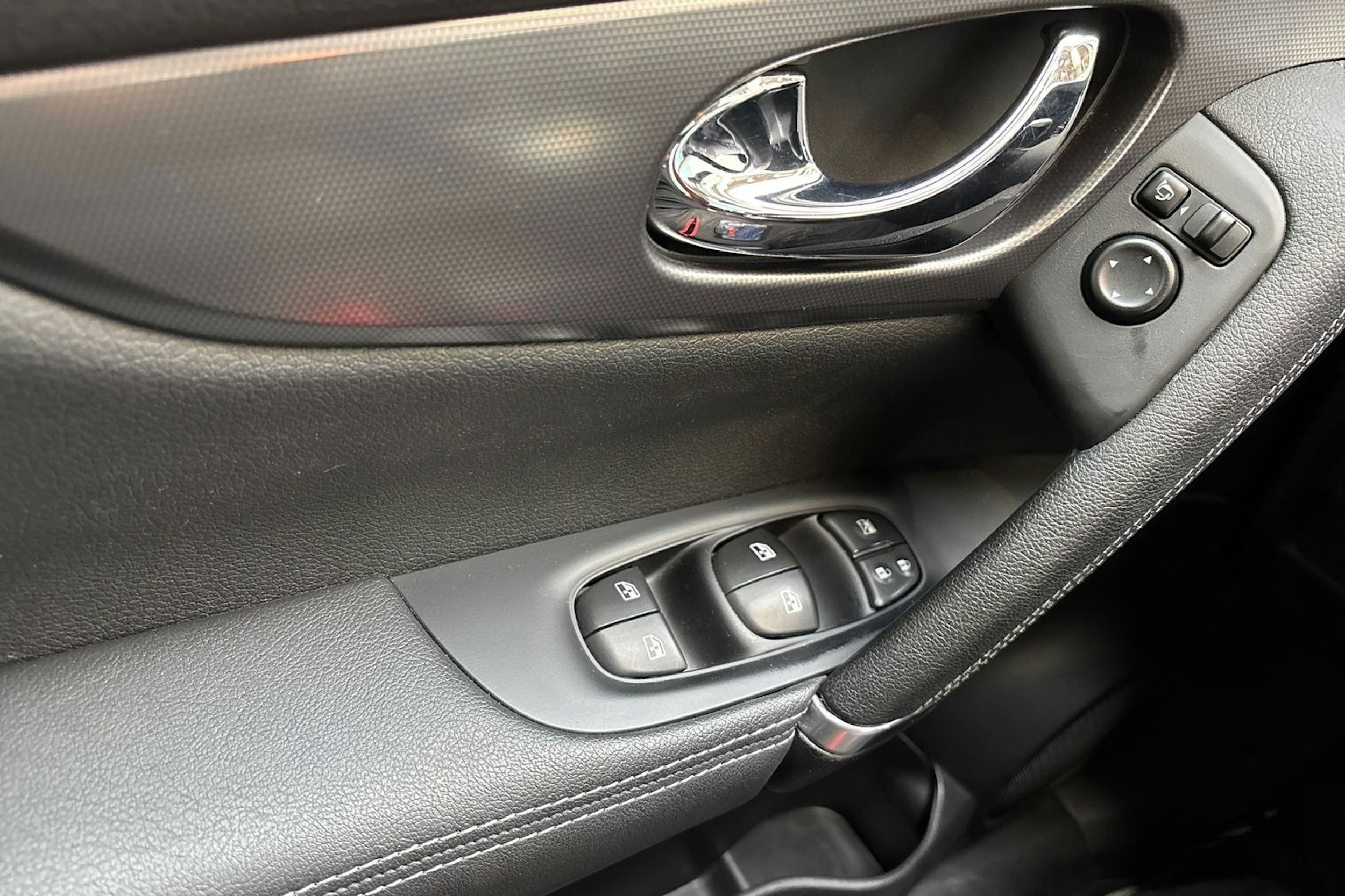 valkoinen Nissan Qashqai 2017 kuva 17.