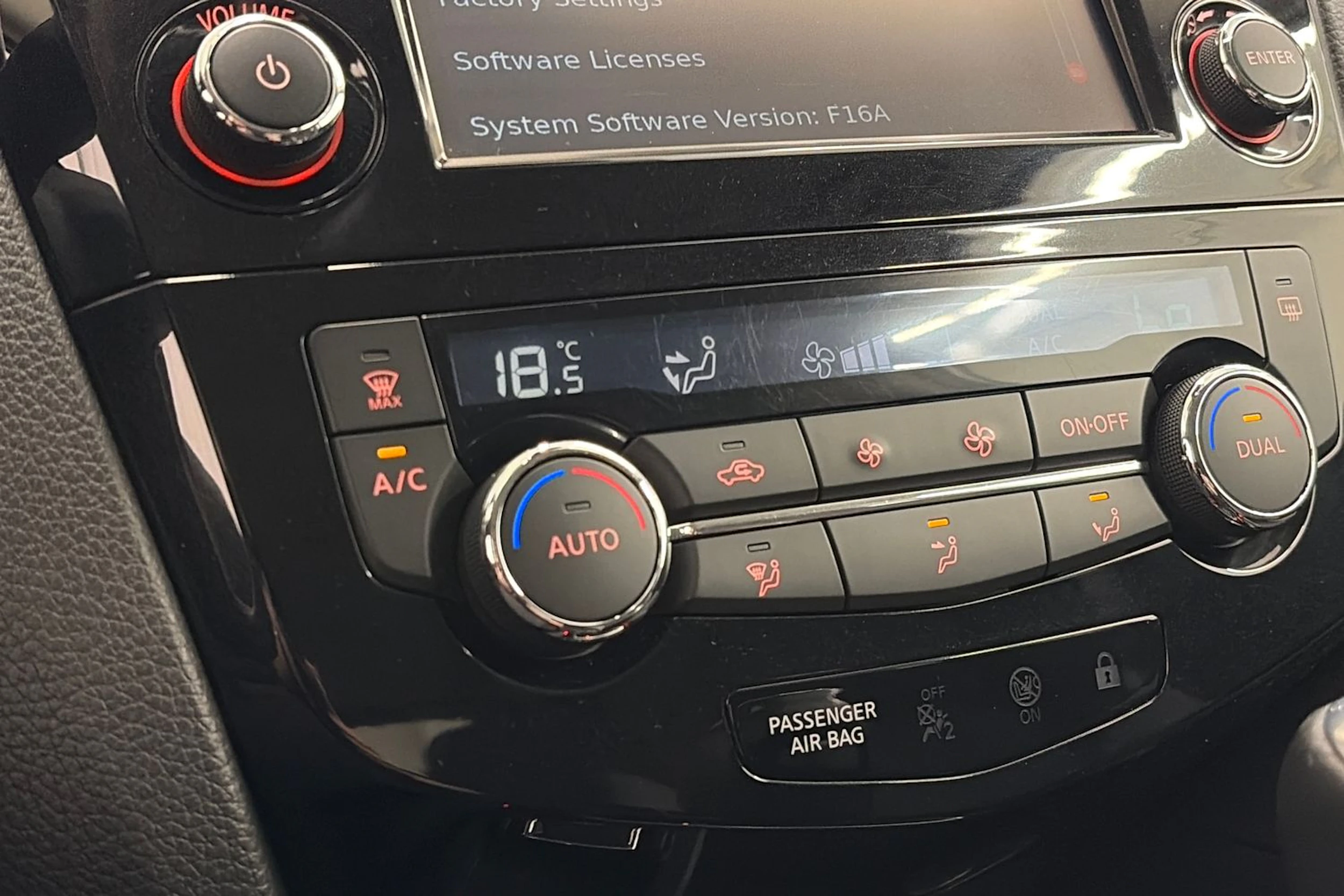 harmaa Nissan Qashqai 2017 kuva 19.