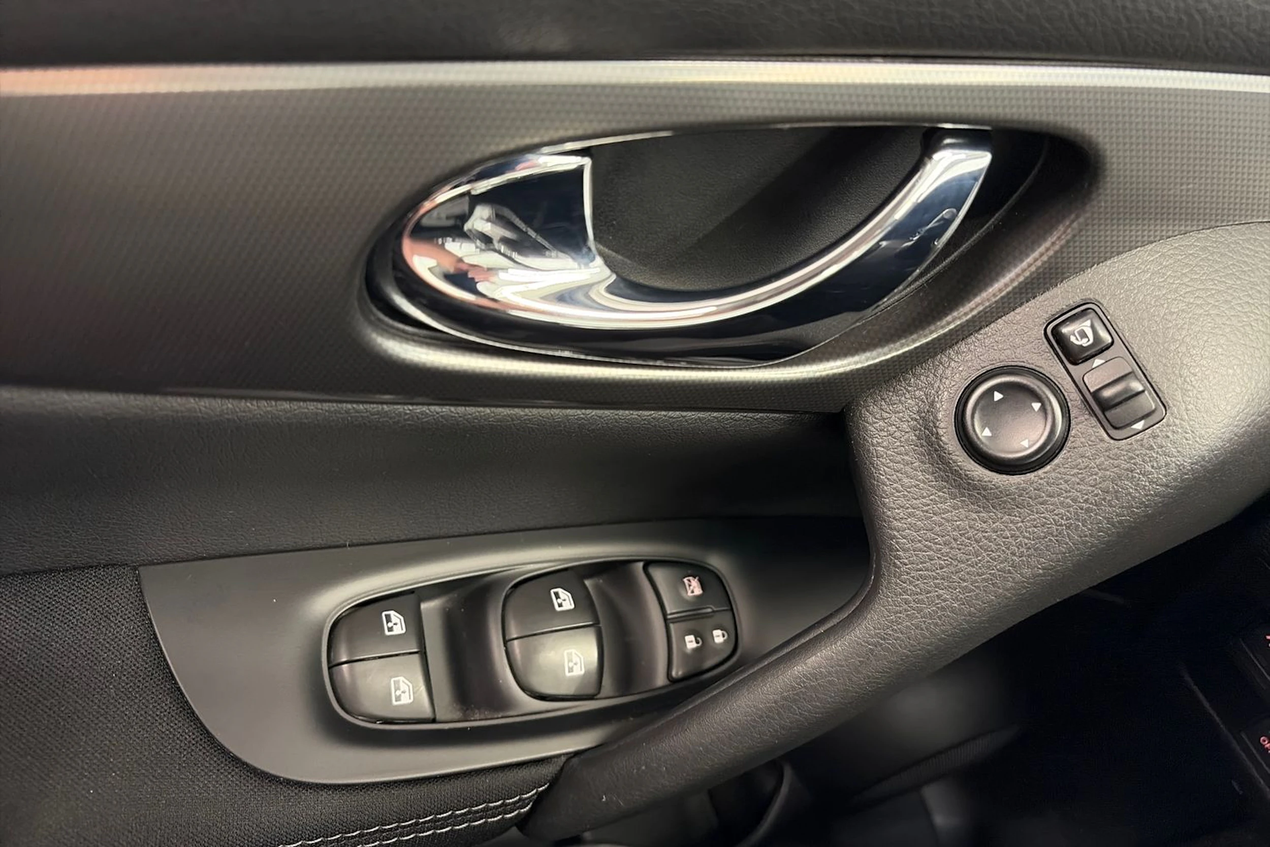 harmaa Nissan Qashqai 2017 kuva 24.