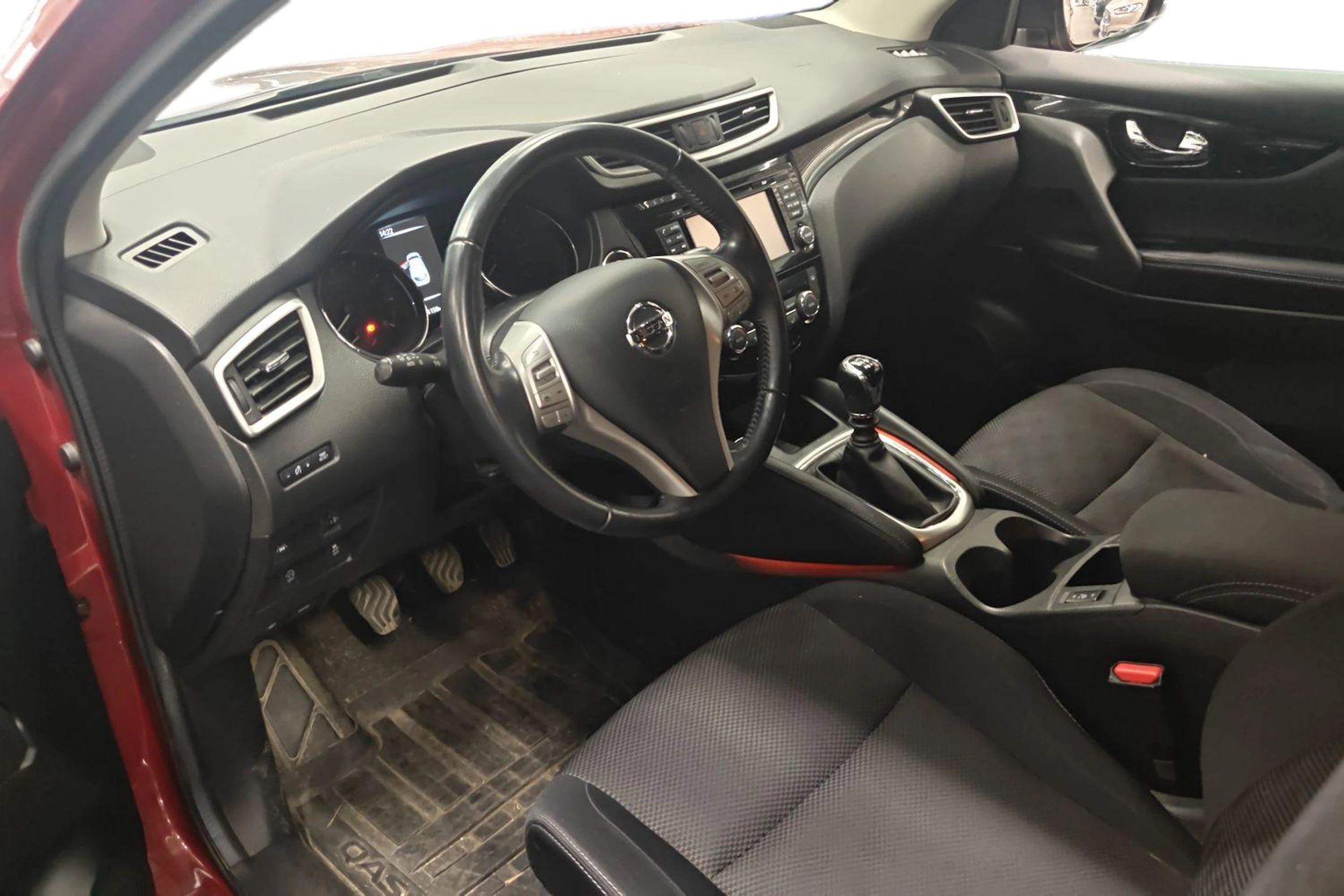 punainen Nissan Qashqai 2017 kuva 3.