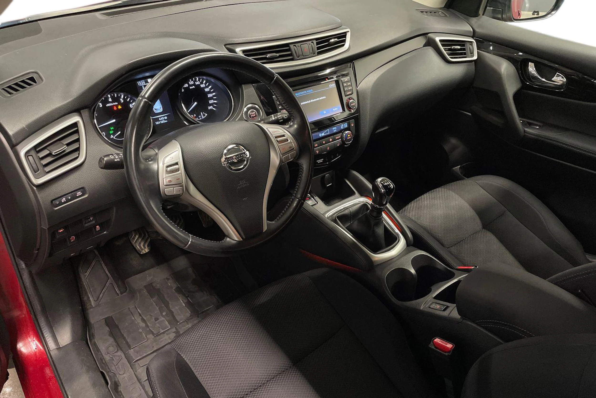 punainen Nissan Qashqai 2017 kuva 8.