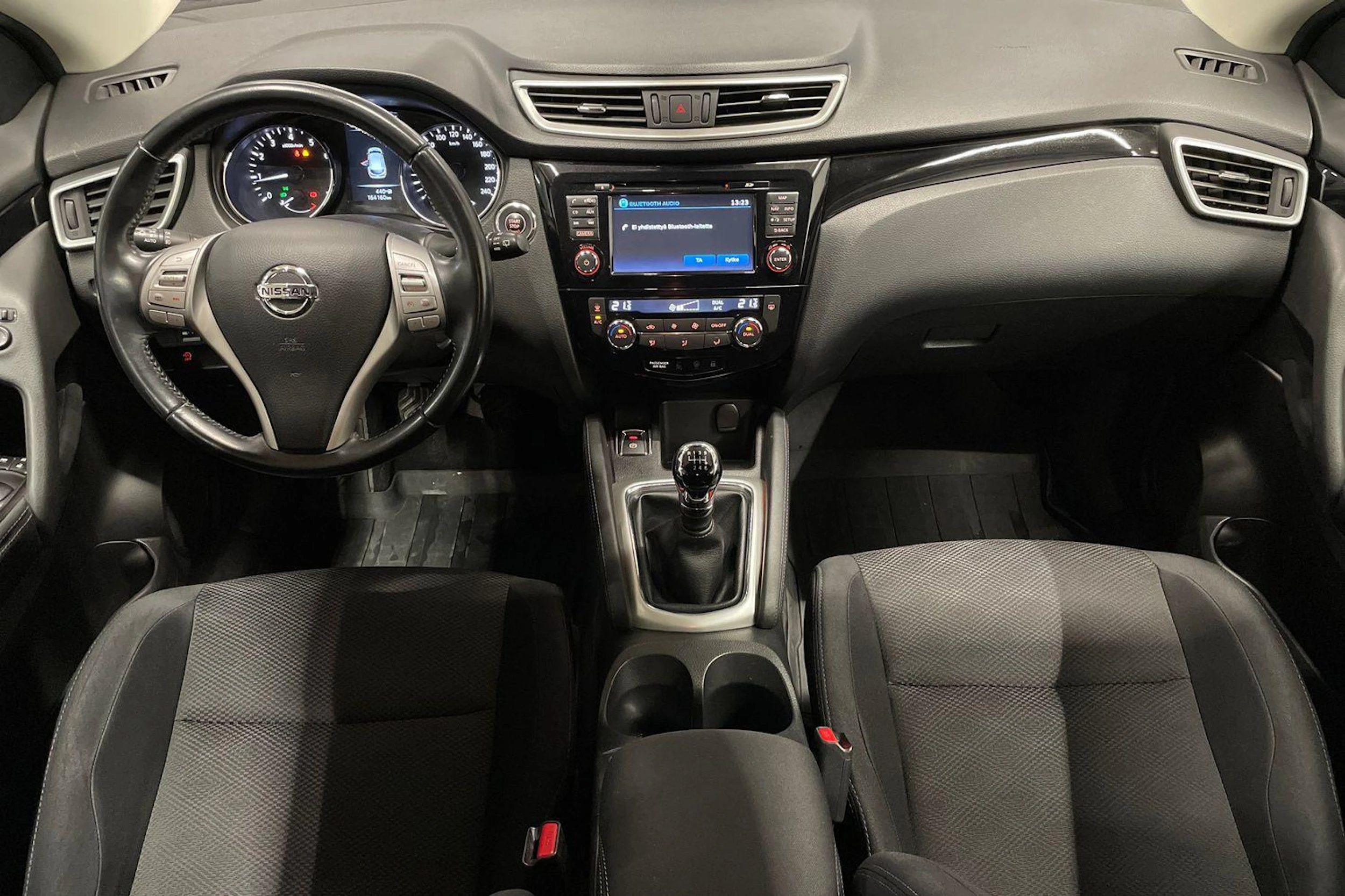 punainen Nissan Qashqai 2017 kuva 9.