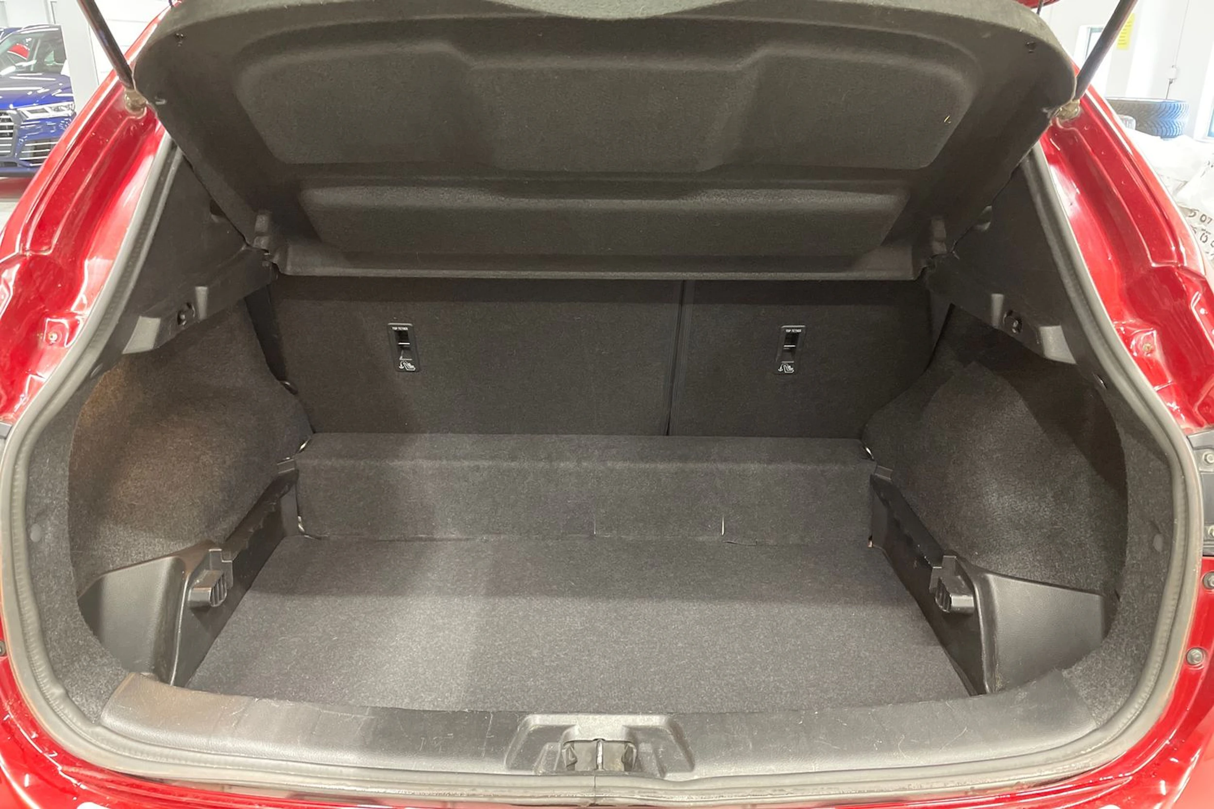 punainen Nissan Qashqai 2017 kuva 15.