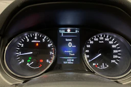 punainen Nissan Qashqai 2017 kuva 16.