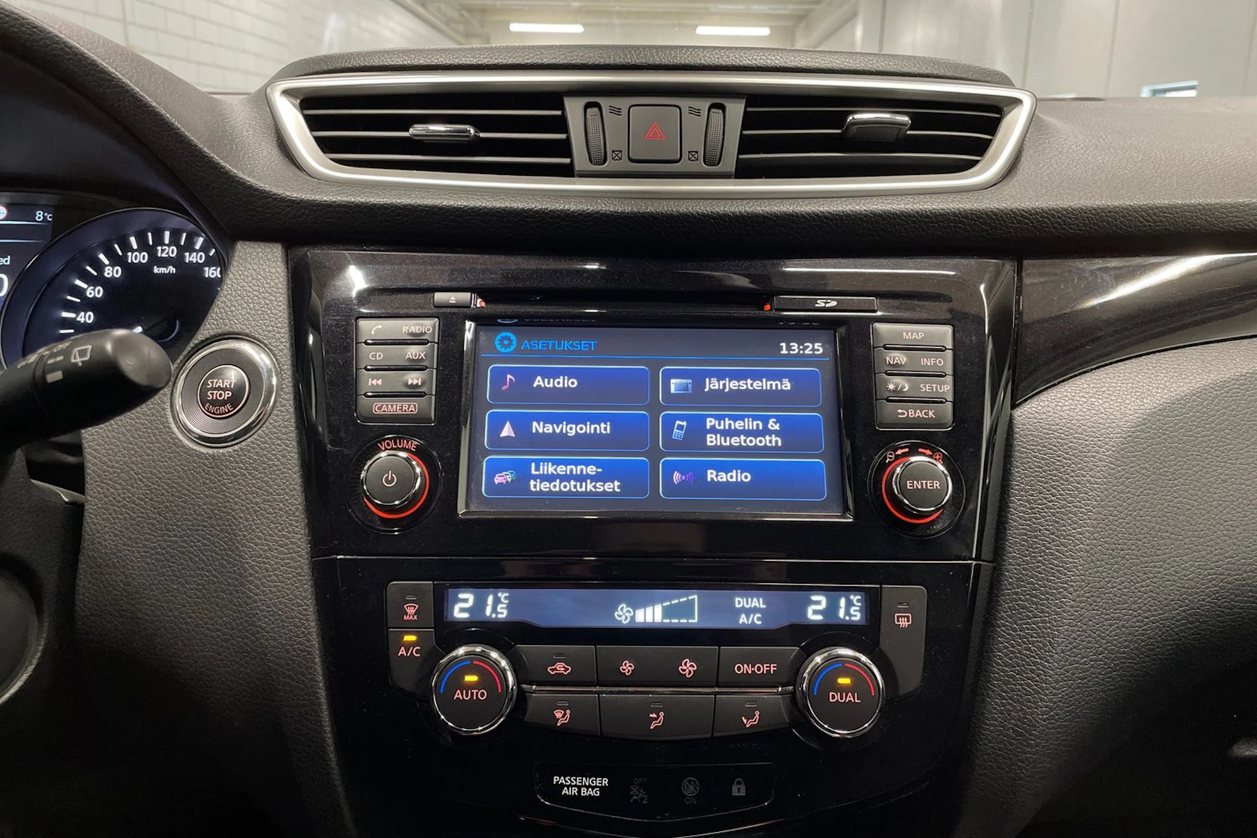 punainen Nissan Qashqai 2017 kuva 19.