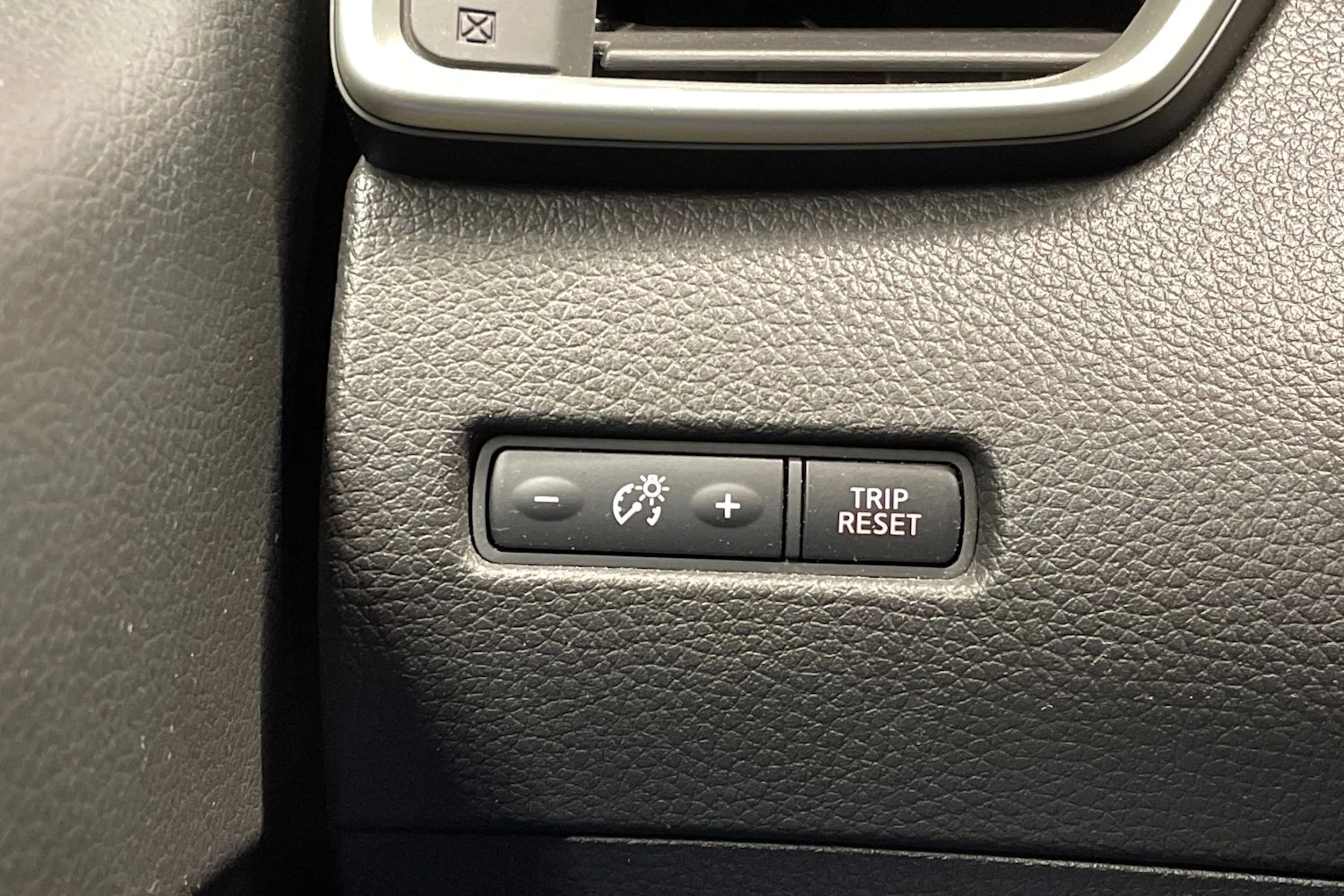punainen Nissan Qashqai 2017 kuva 21.