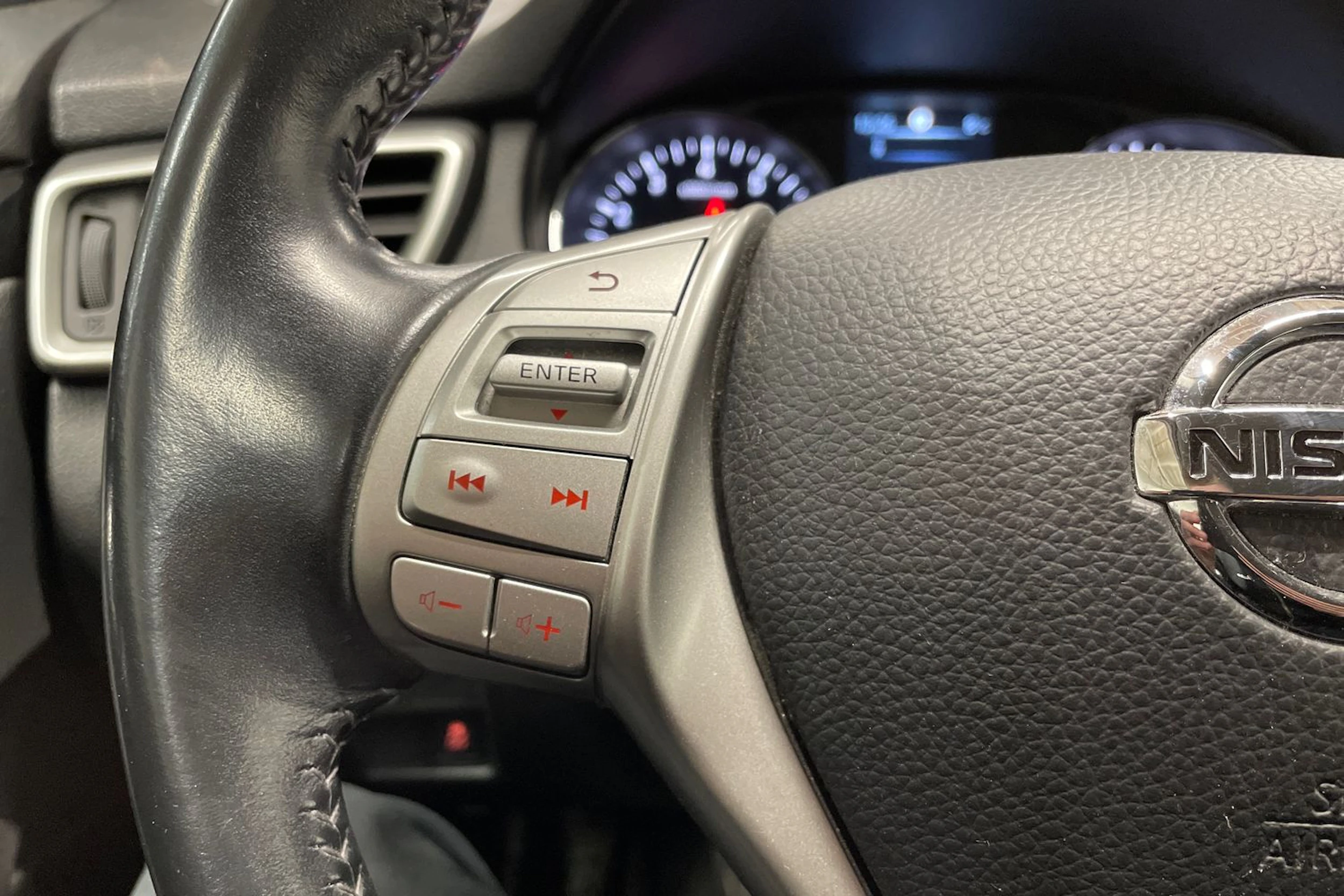 punainen Nissan Qashqai 2017 kuva 23.