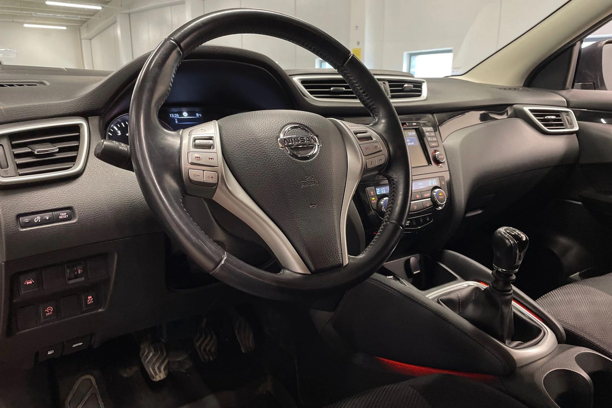 punainen Nissan Qashqai 2017 kuva 25.