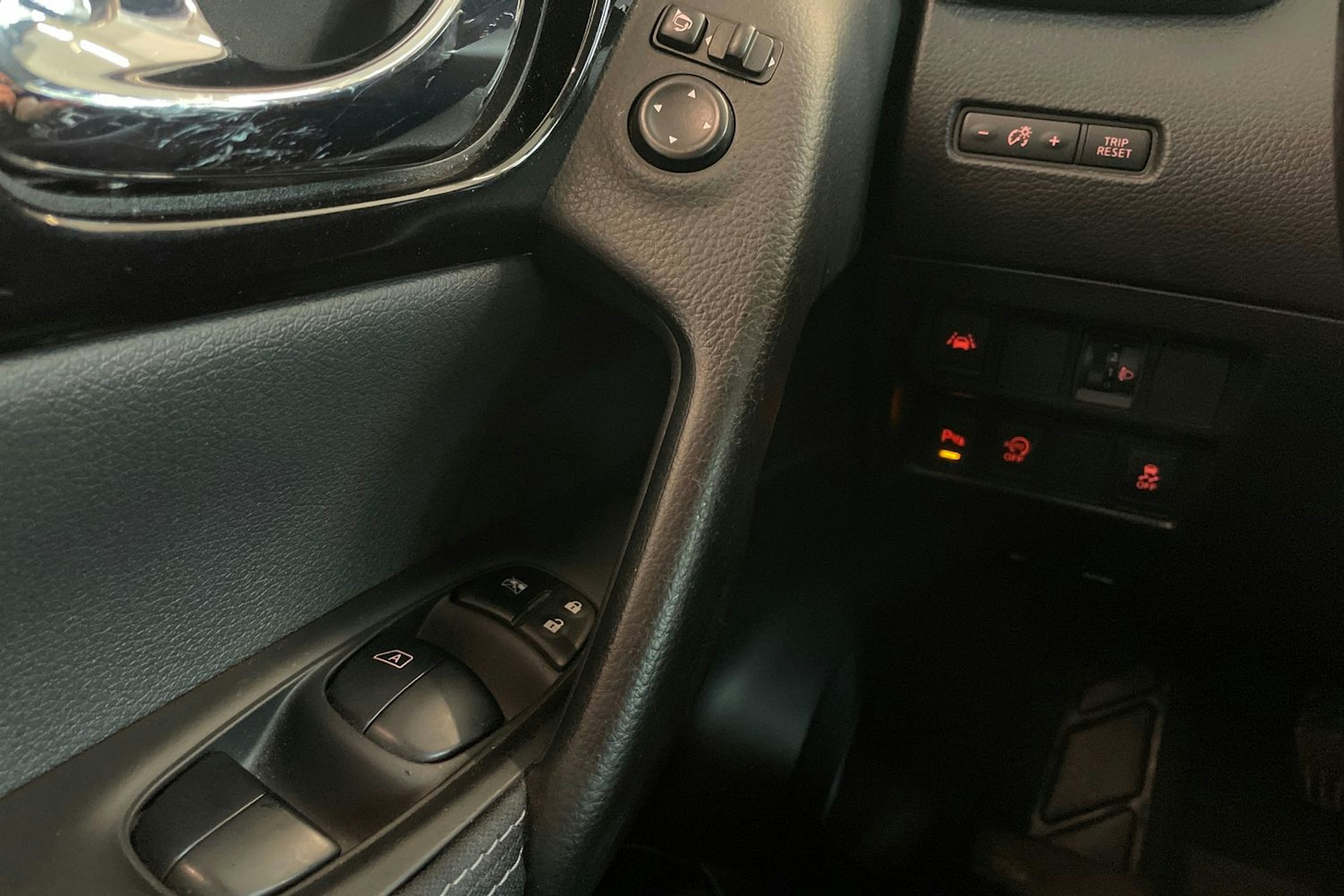 Ruskea (beige) Nissan Qashqai 2017 kuva 19.