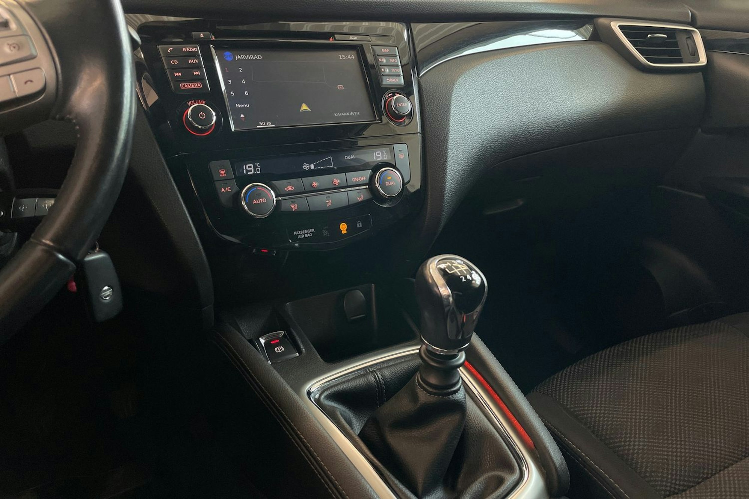 Ruskea (beige) Nissan Qashqai 2017 kuva 20.