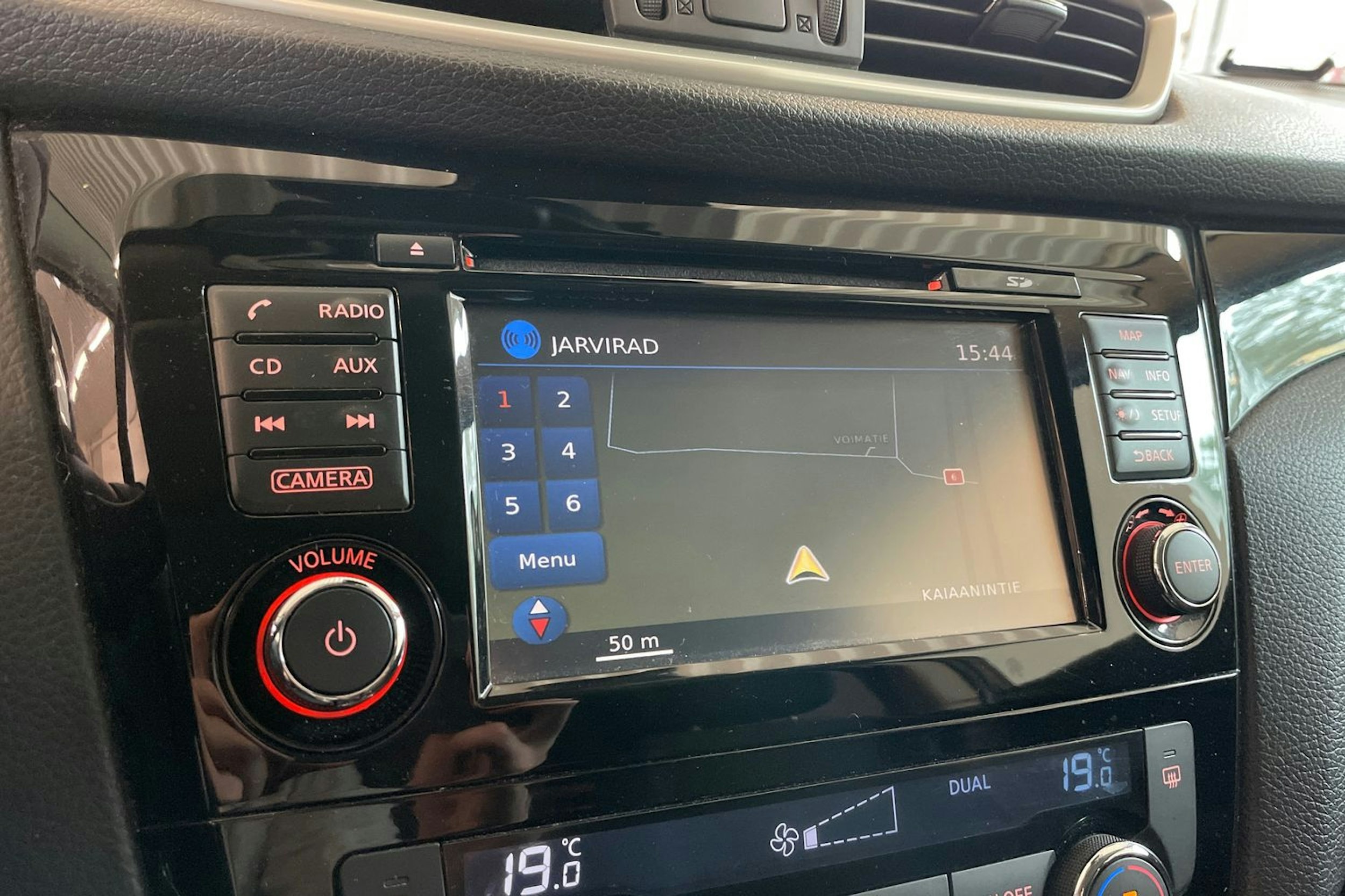 Ruskea (beige) Nissan Qashqai 2017 kuva 22.