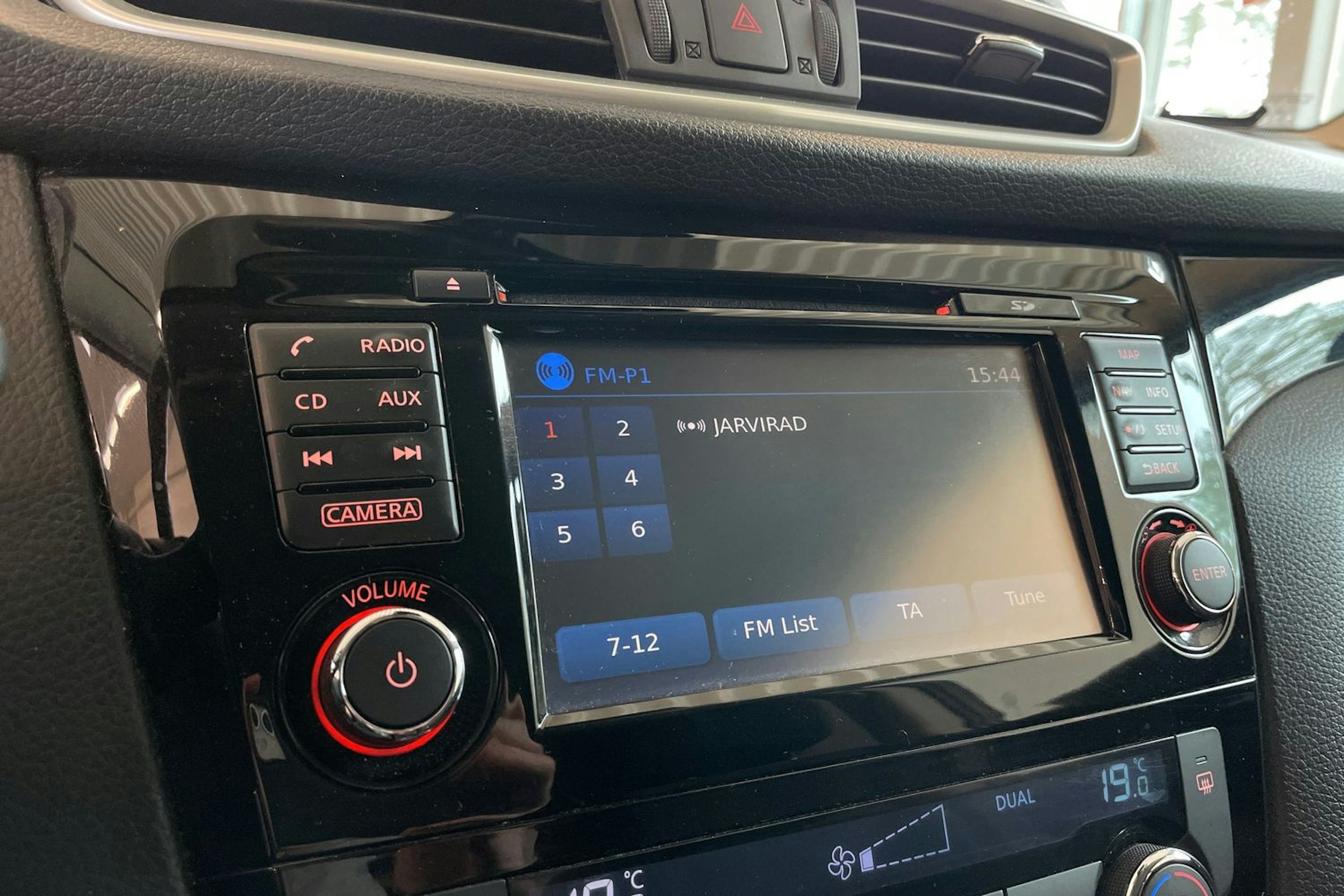 Ruskea (beige) Nissan Qashqai 2017 kuva 23.