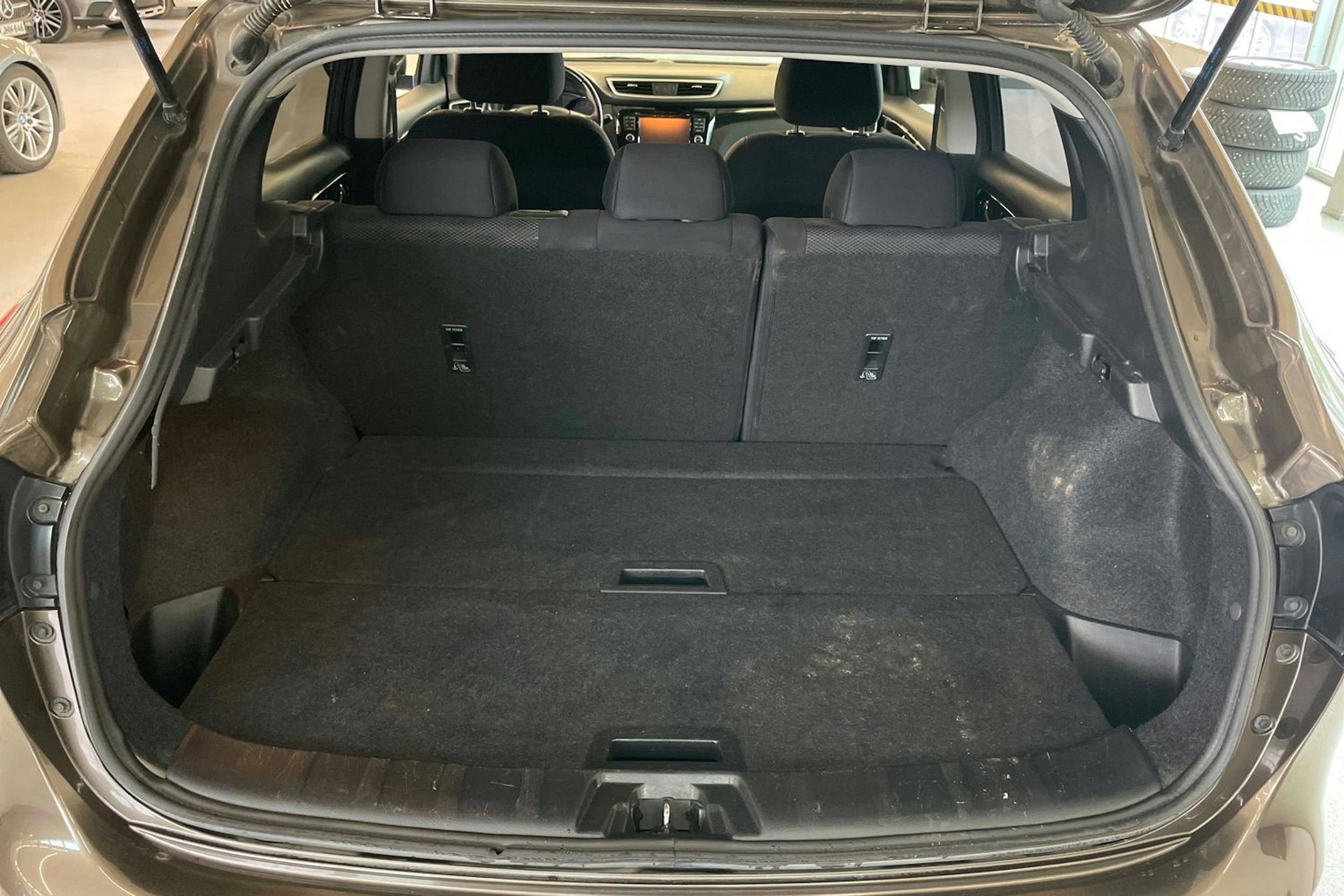 Ruskea (beige) Nissan Qashqai 2017 kuva 26.