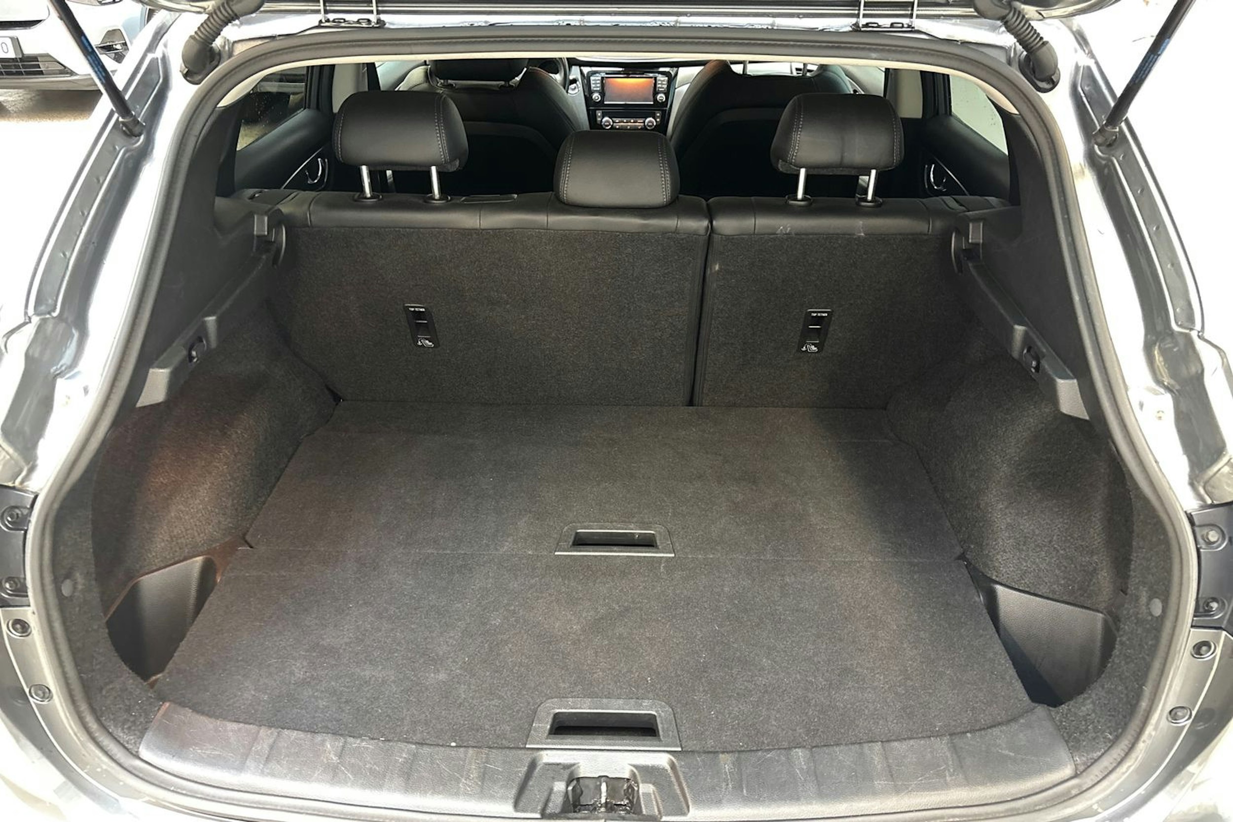 harmaa Nissan Qashqai 2017 kuva 14.