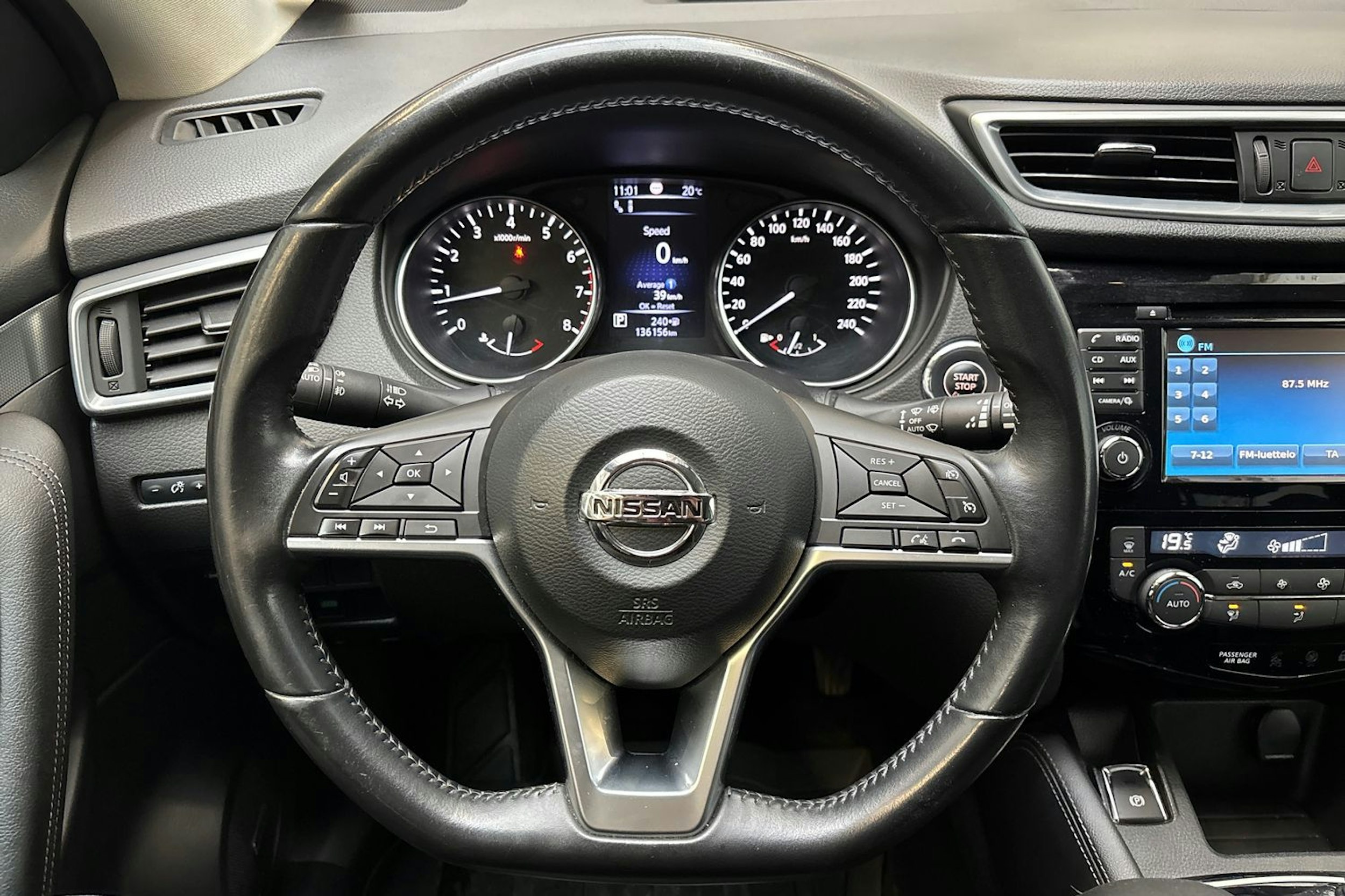 harmaa Nissan Qashqai 2017 kuva 18.