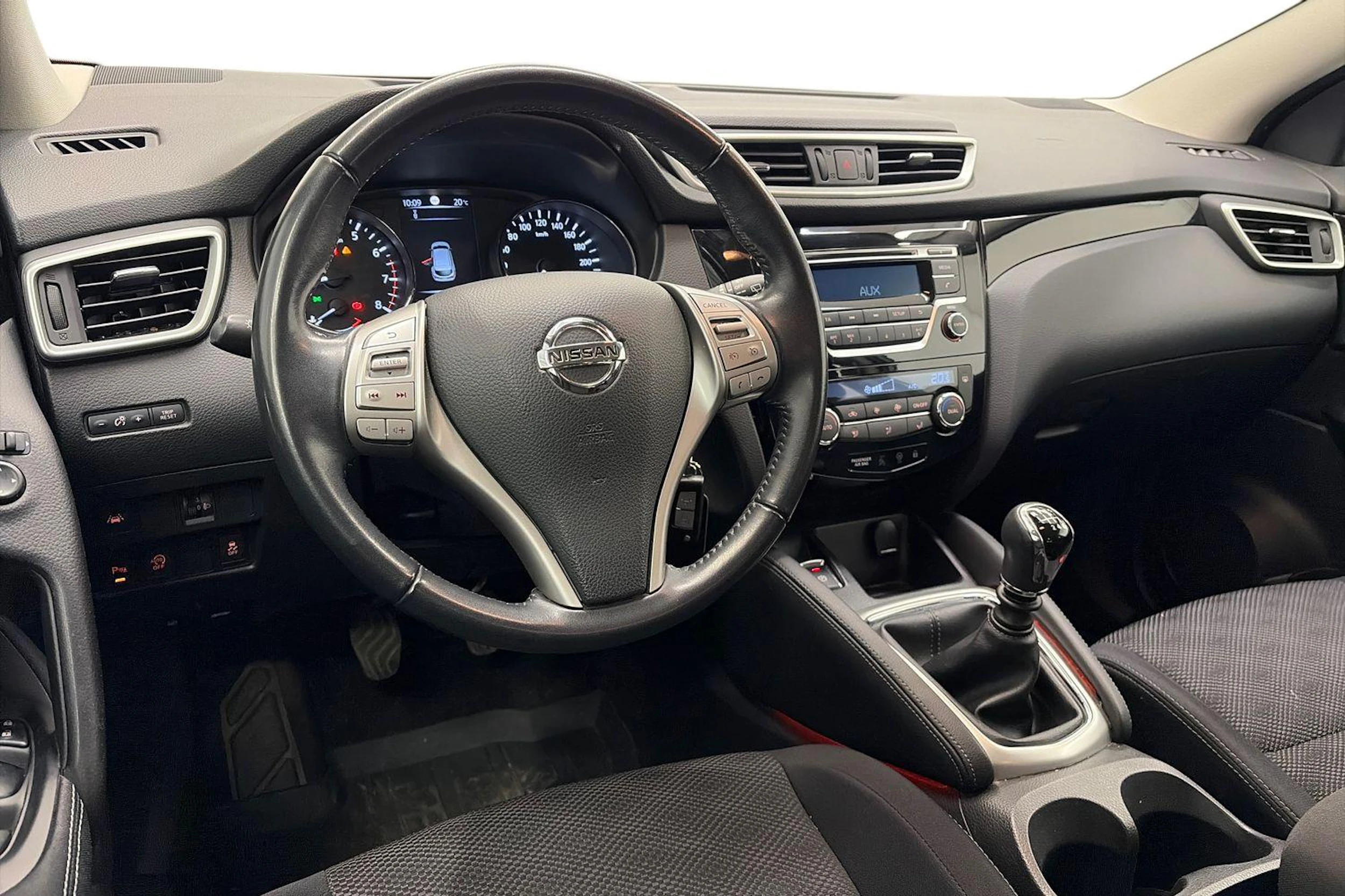 Harmaa Nissan Qashqai 2017 kuva 8.