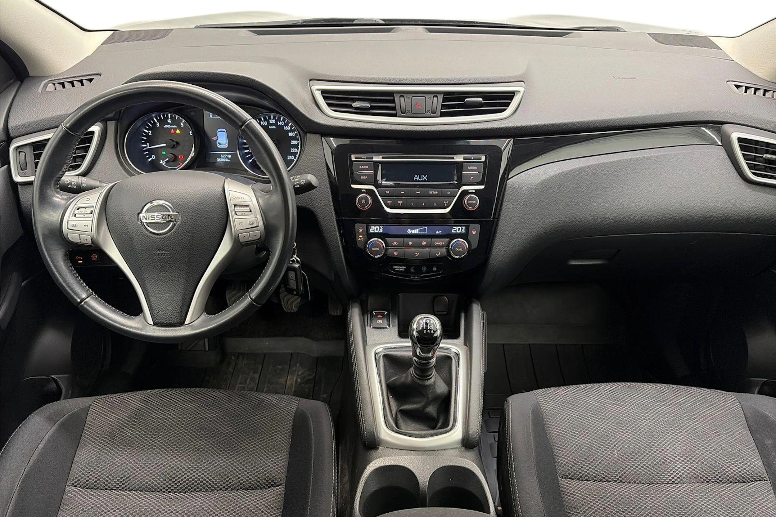 Harmaa Nissan Qashqai 2017 kuva 9.
